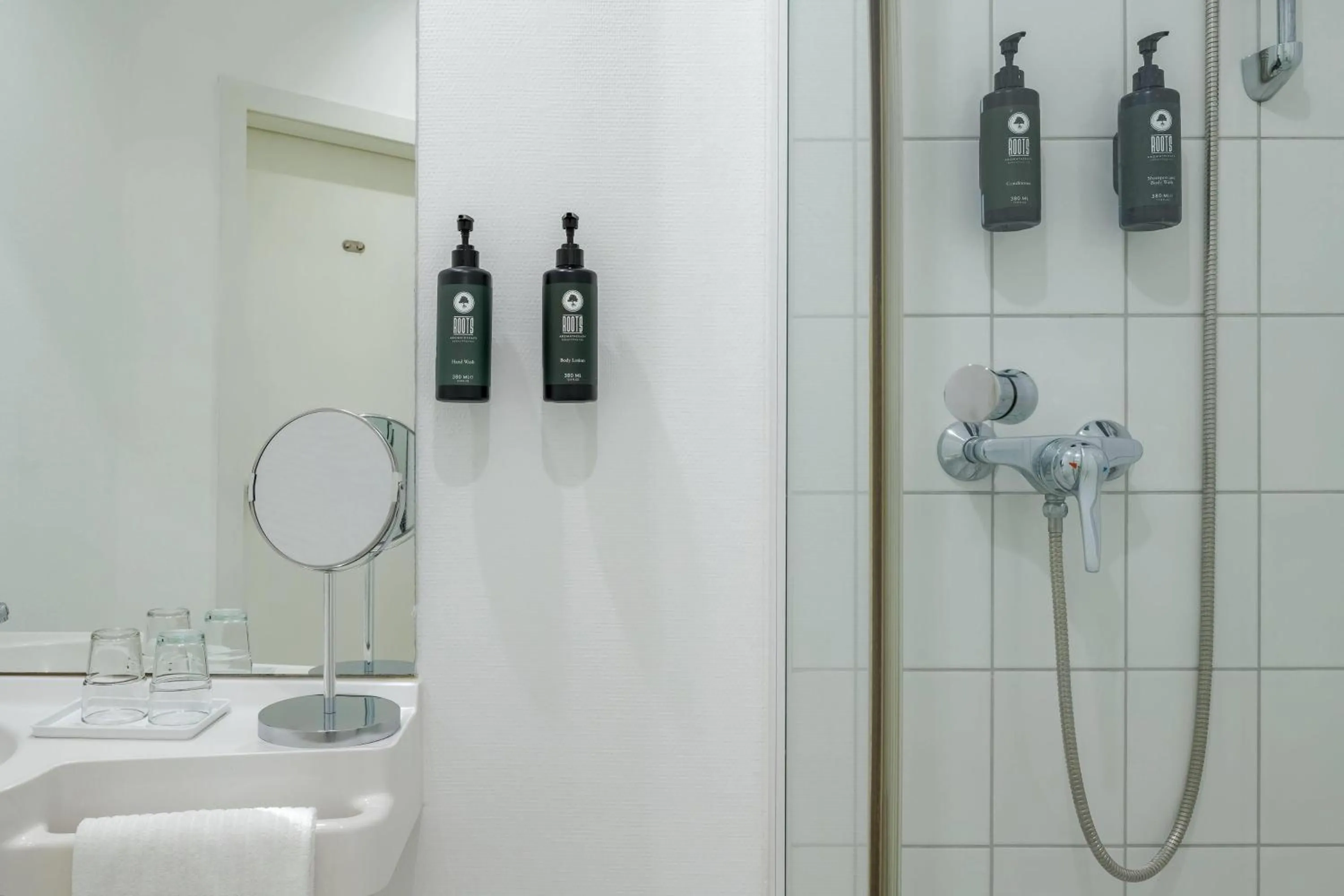 Bathroom in Aspire Kronprinz, Trademark Collection by Wyndham