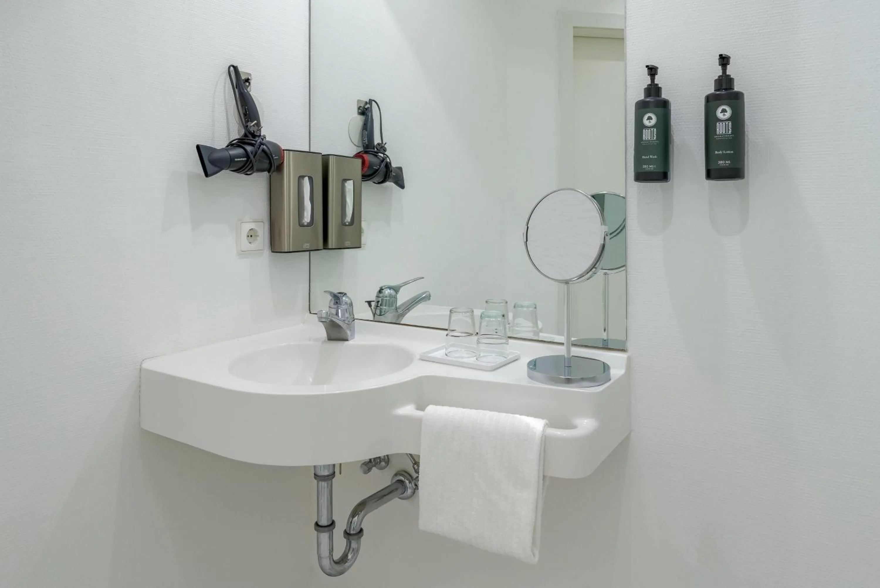 Bathroom in Aspire Kronprinz, Trademark Collection by Wyndham