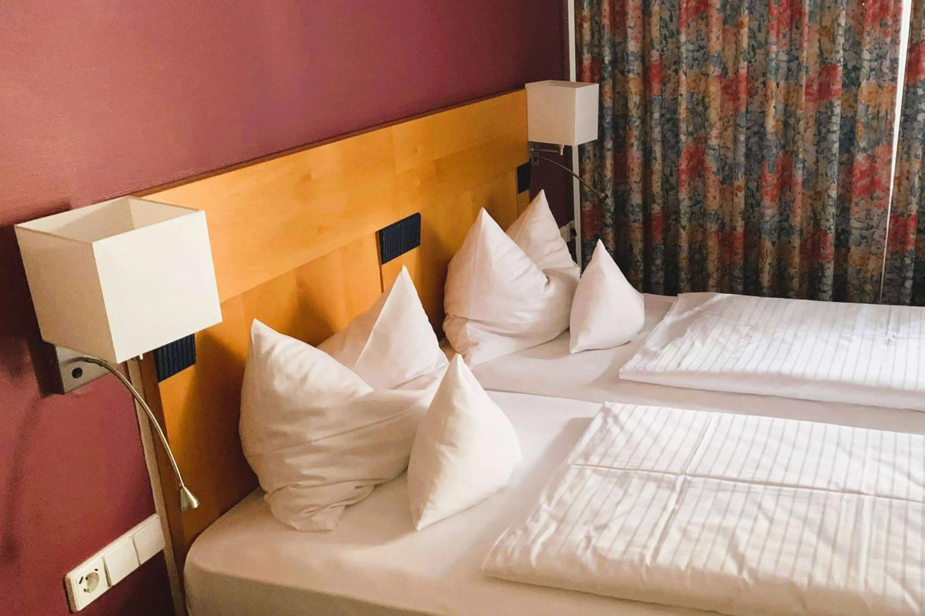 Photo of the whole room, Bed in Hotel Kronprinz