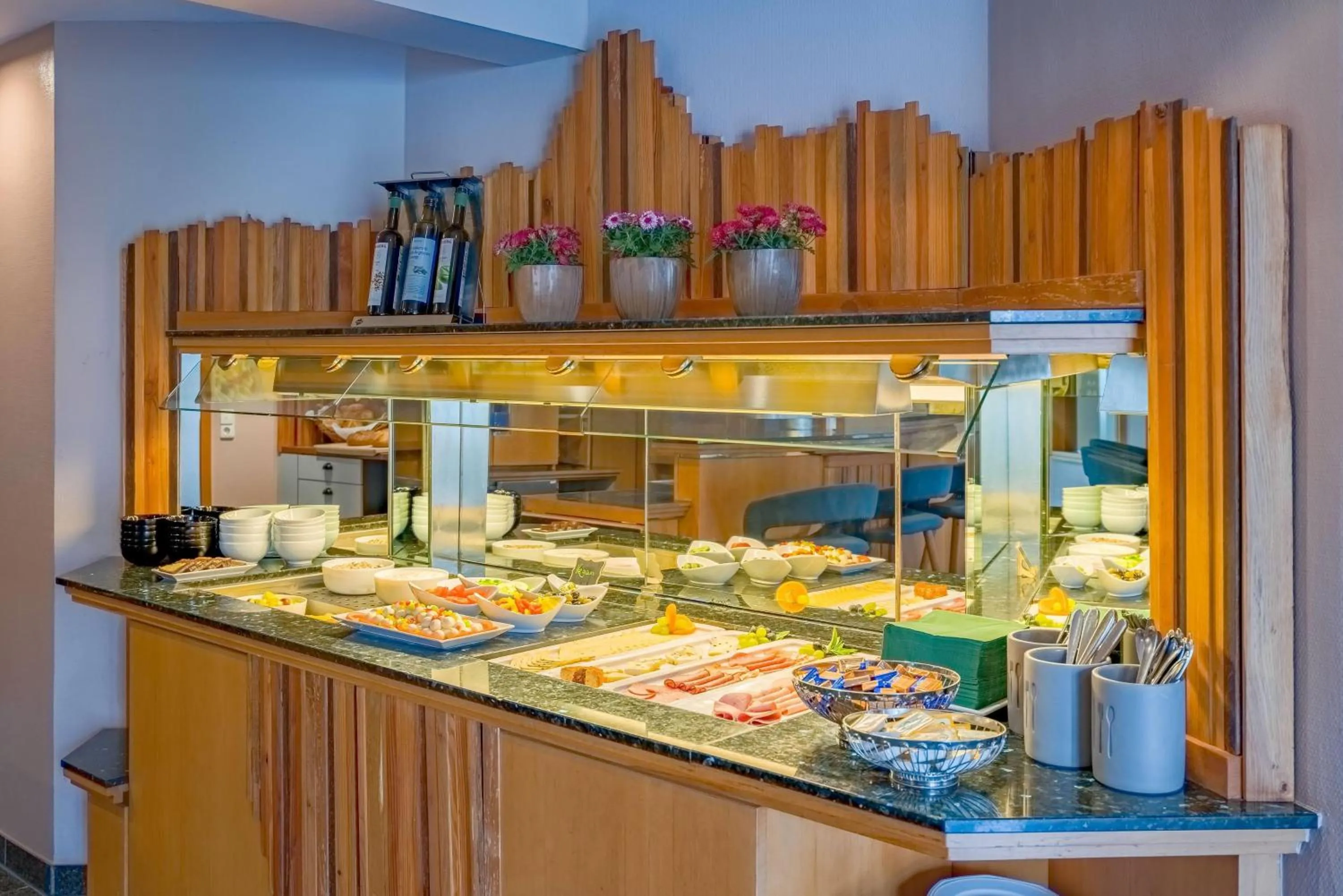 Restaurant/places to eat in Aspire Kronprinz, Trademark Collection by Wyndham