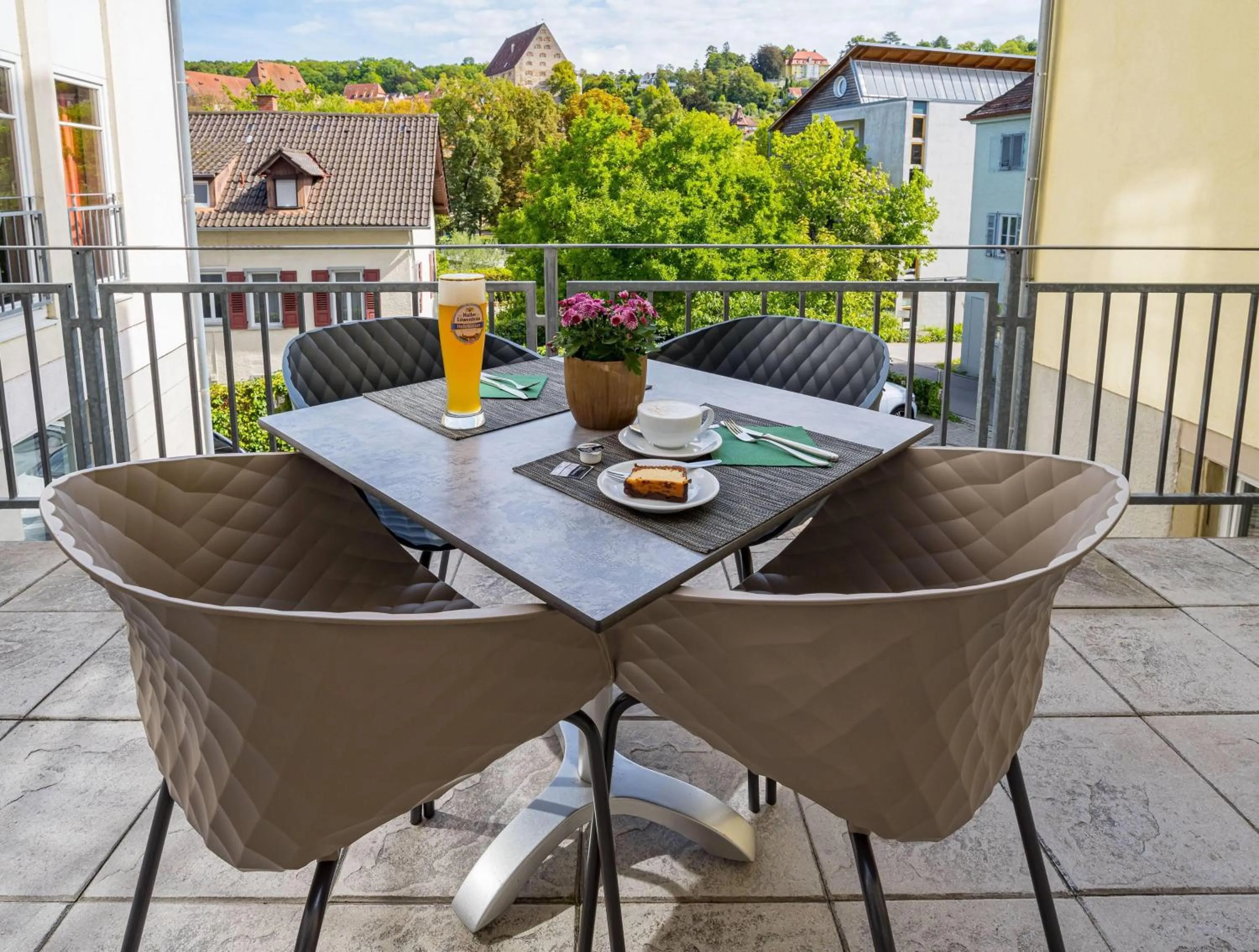 Restaurant/places to eat in Aspire Kronprinz, Trademark Collection by Wyndham