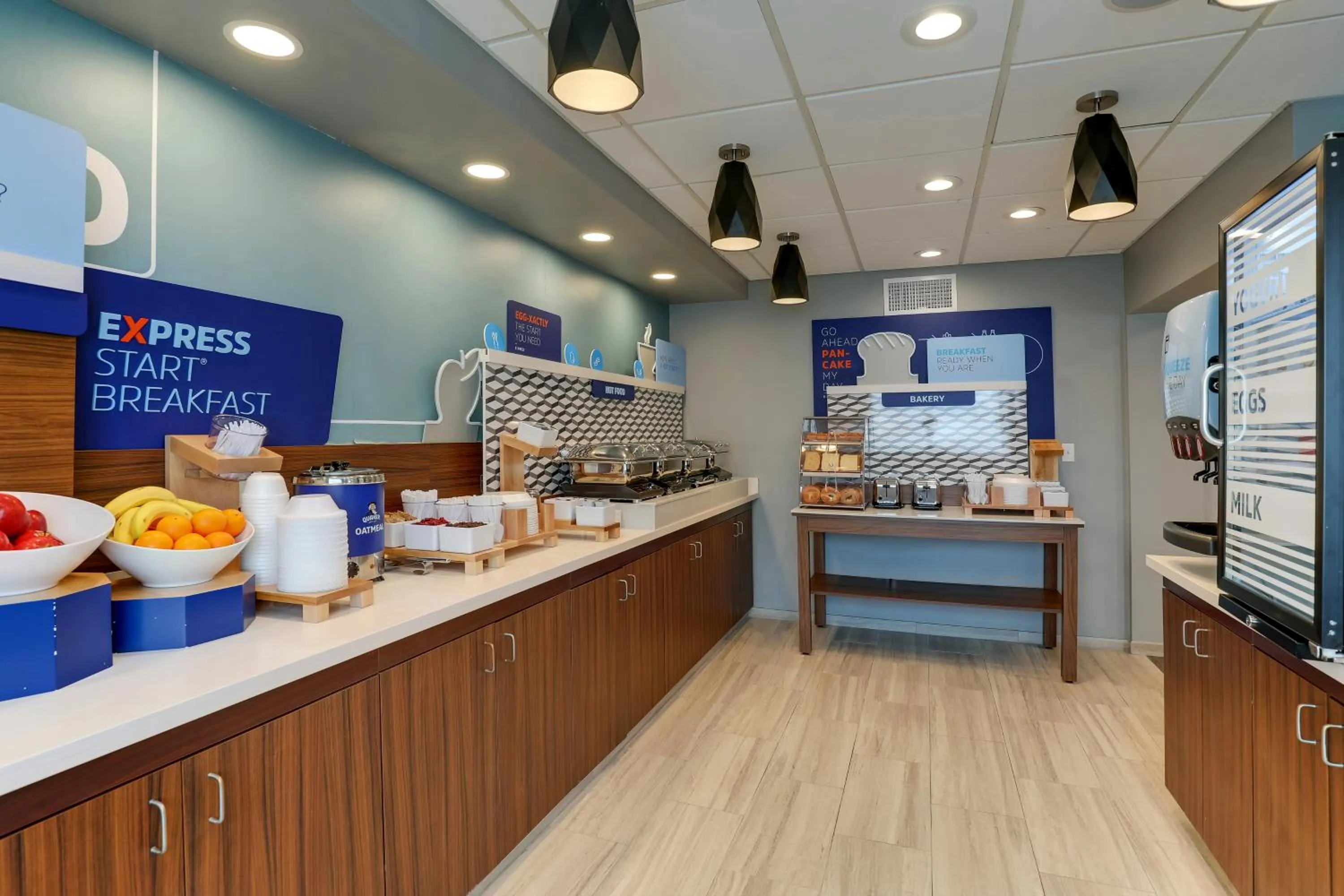 Breakfast in Holiday Inn Express Kenner - New Orleans Airport by IHG