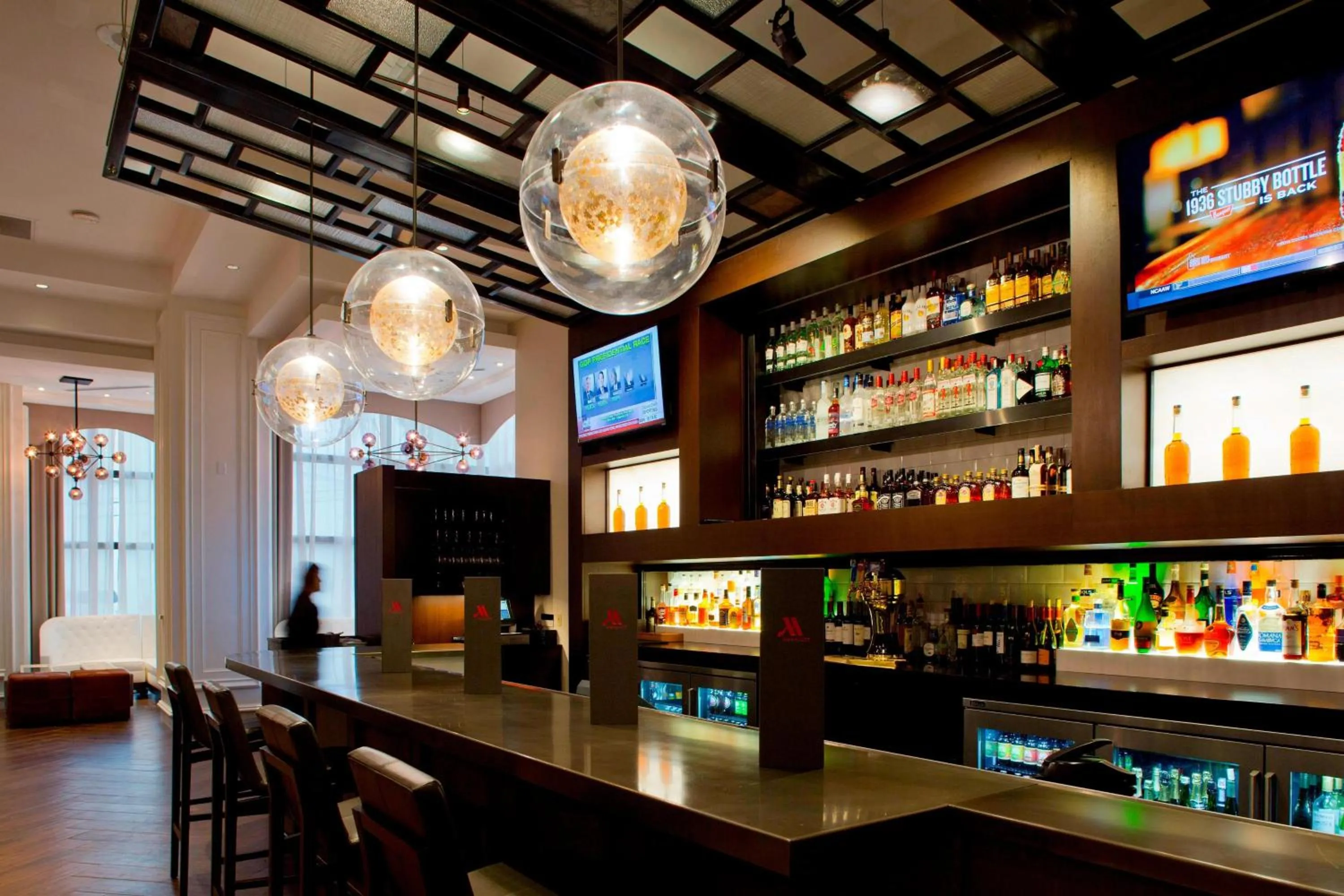 Lounge or bar in New Orleans Marriott Metairie At Lakeway
