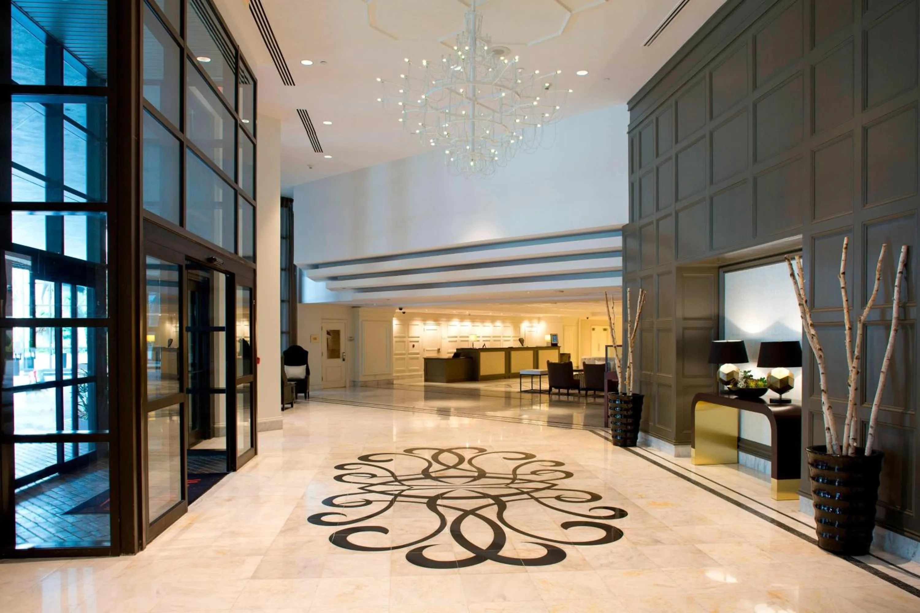 Lobby or reception in New Orleans Marriott Metairie At Lakeway