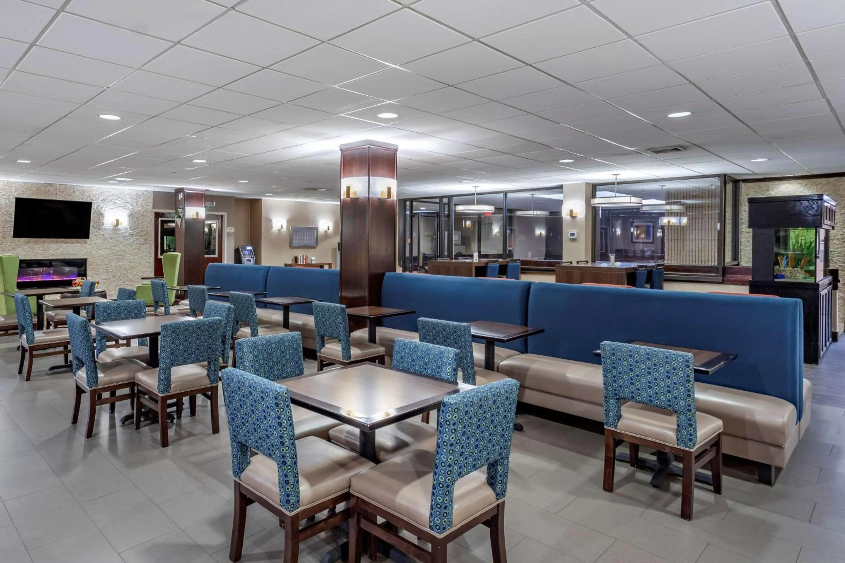 Restaurant/places to eat in Comfort Inn Syosset-Long Island