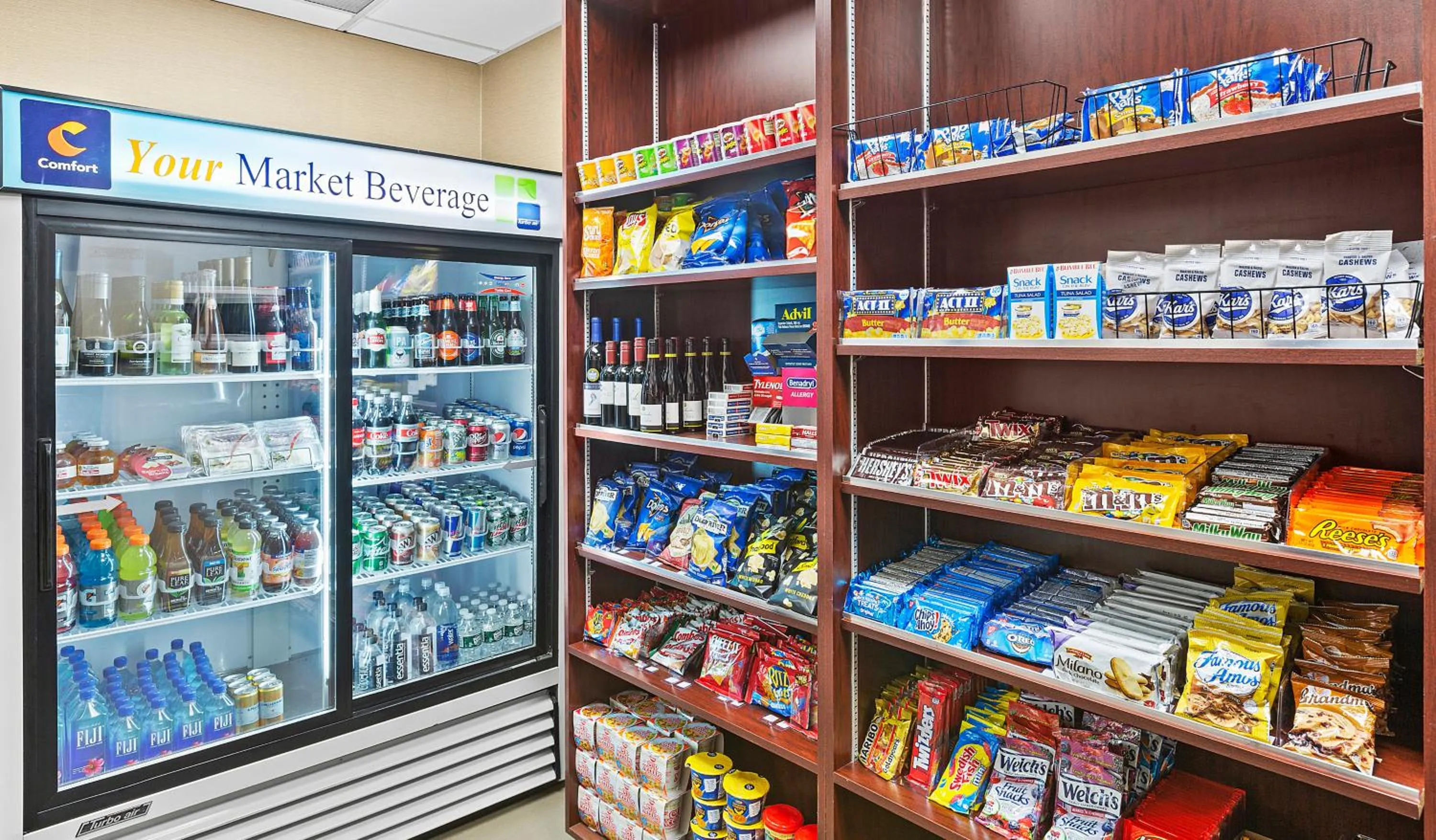 On-site shops in Comfort Inn Syosset-Long Island