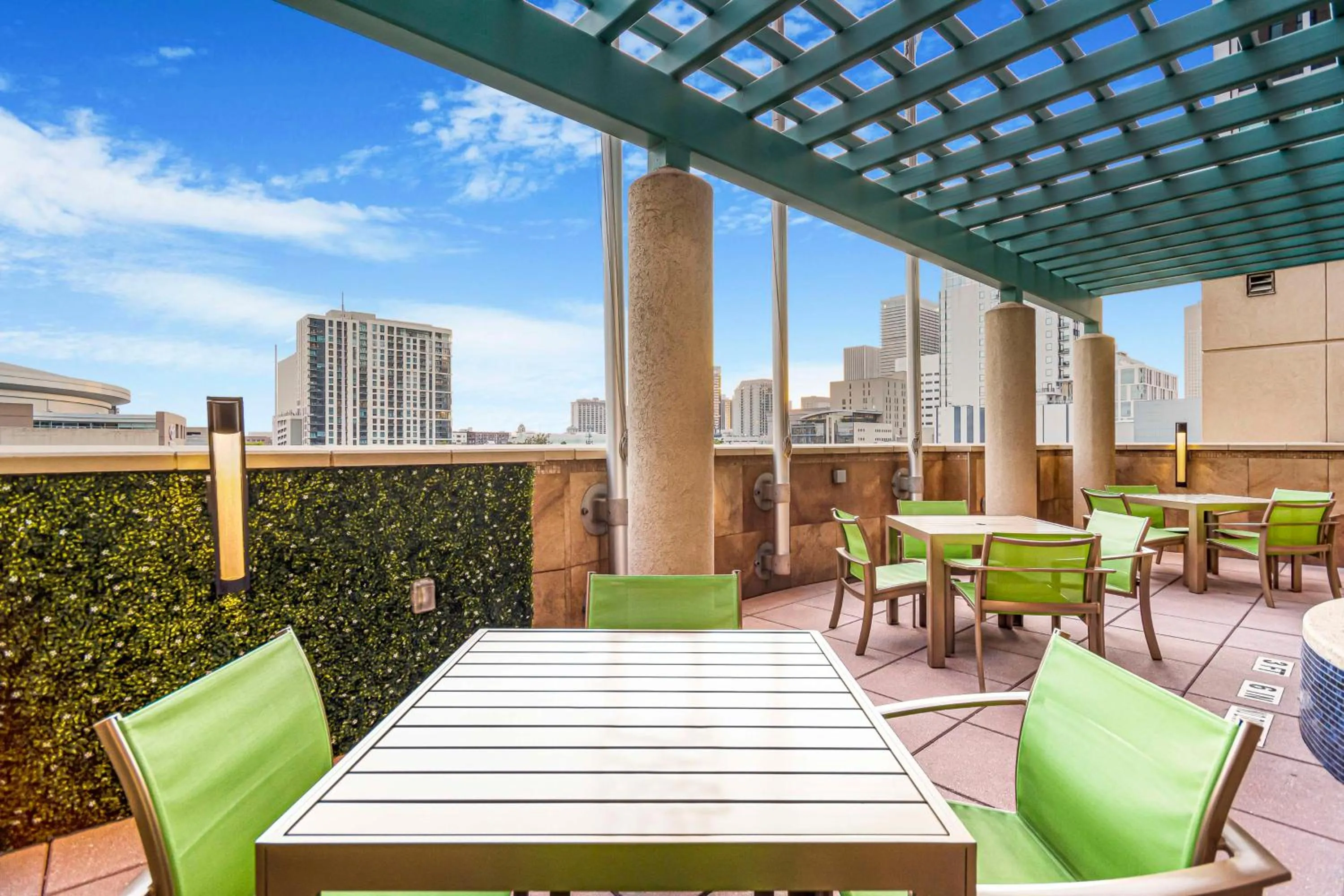 Patio in Embassy Suites Houston - Downtown
