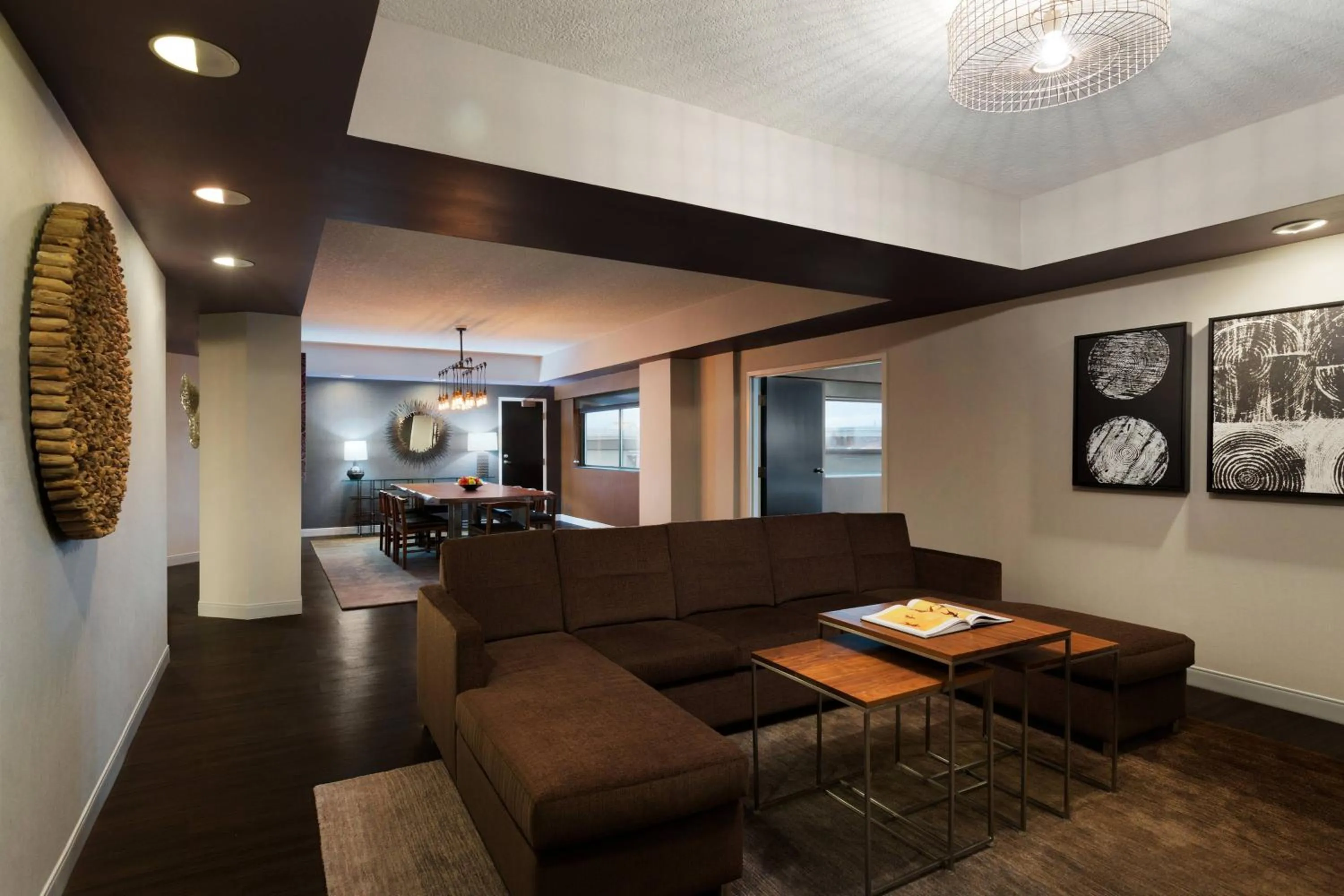 Living room in Walnut Creek Marriott