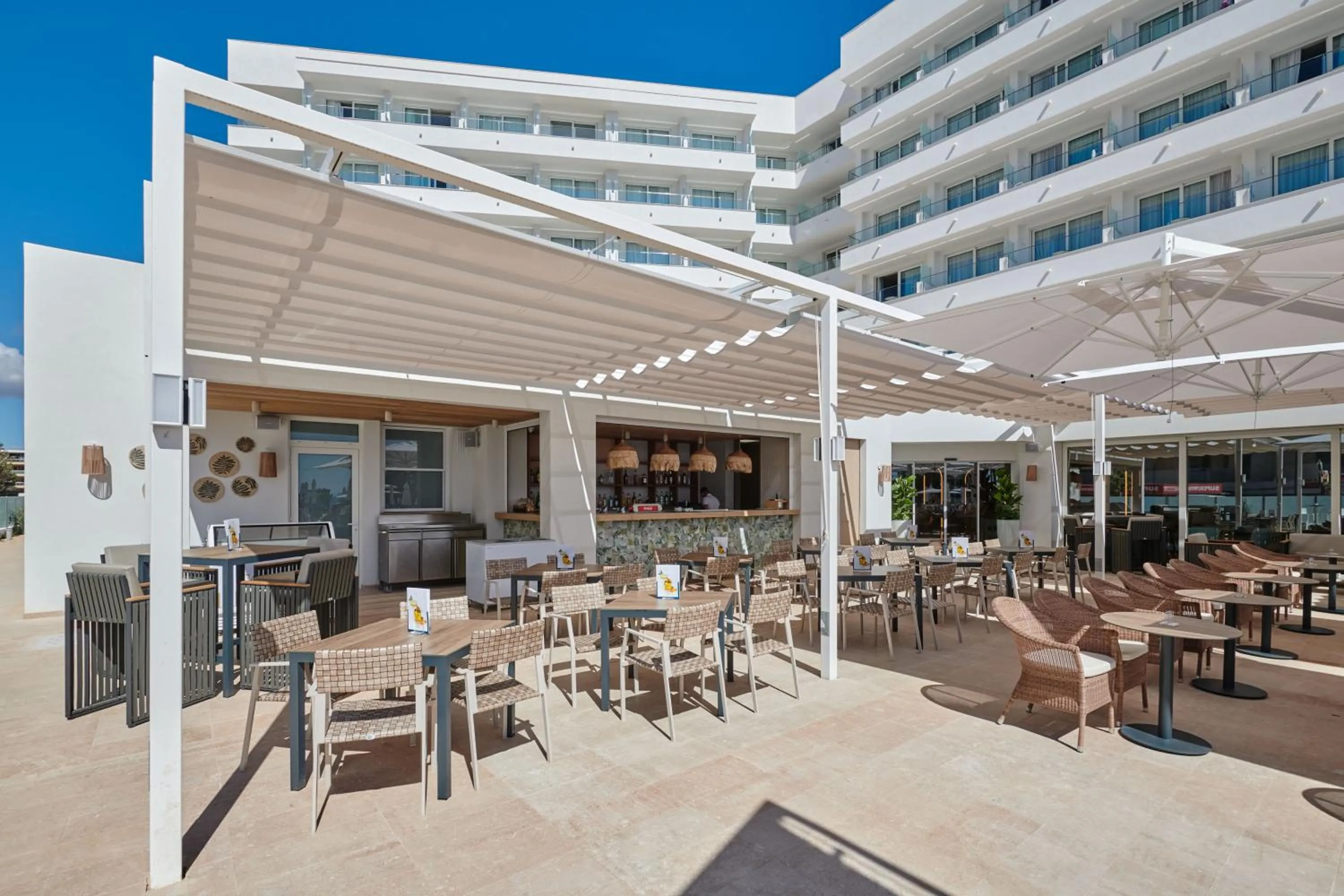 Swimming pool in Hipotels Flamenco