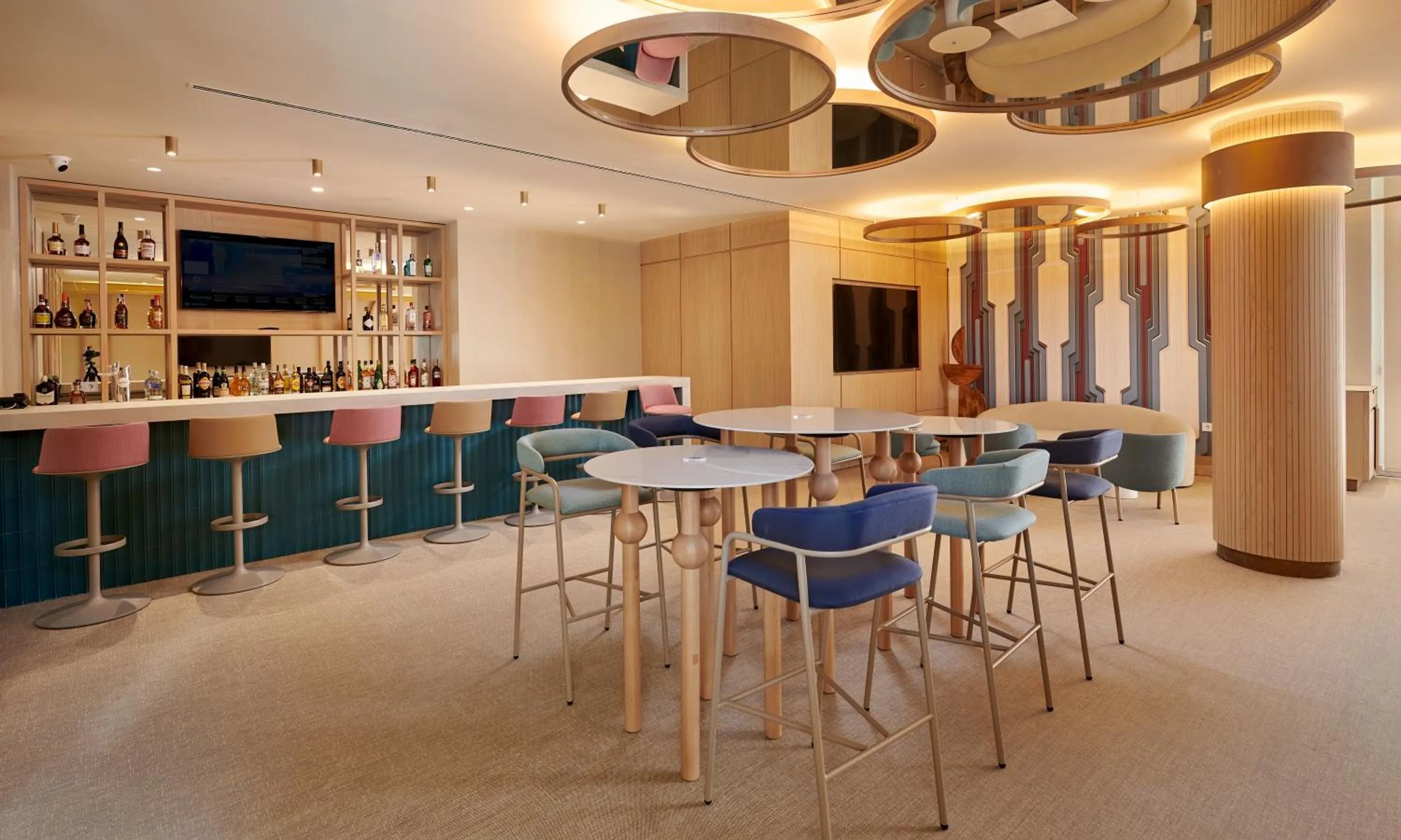 Communal lounge/ TV room in Hipotels Flamenco