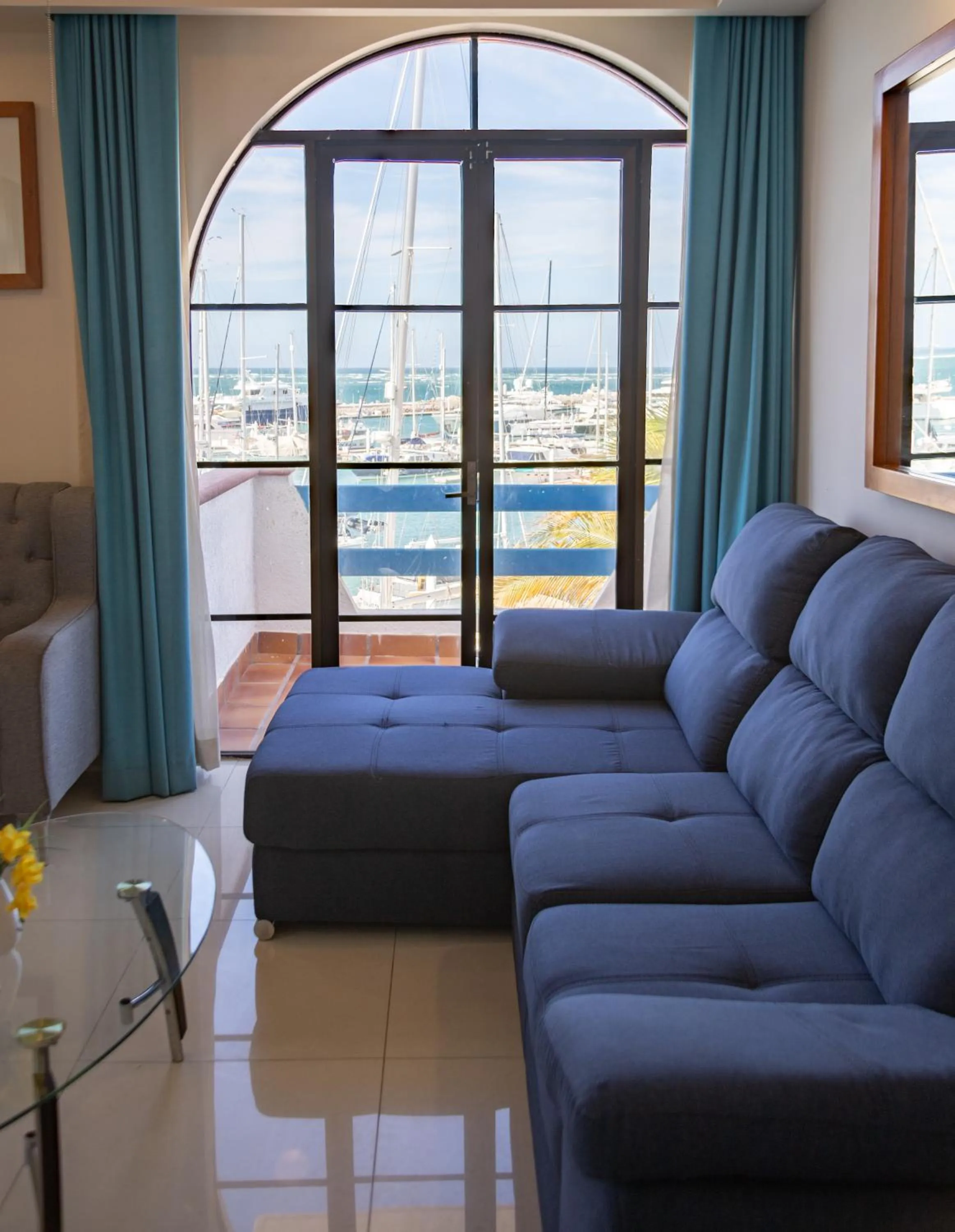 Living room in The Westmarine Waterfront Hotel