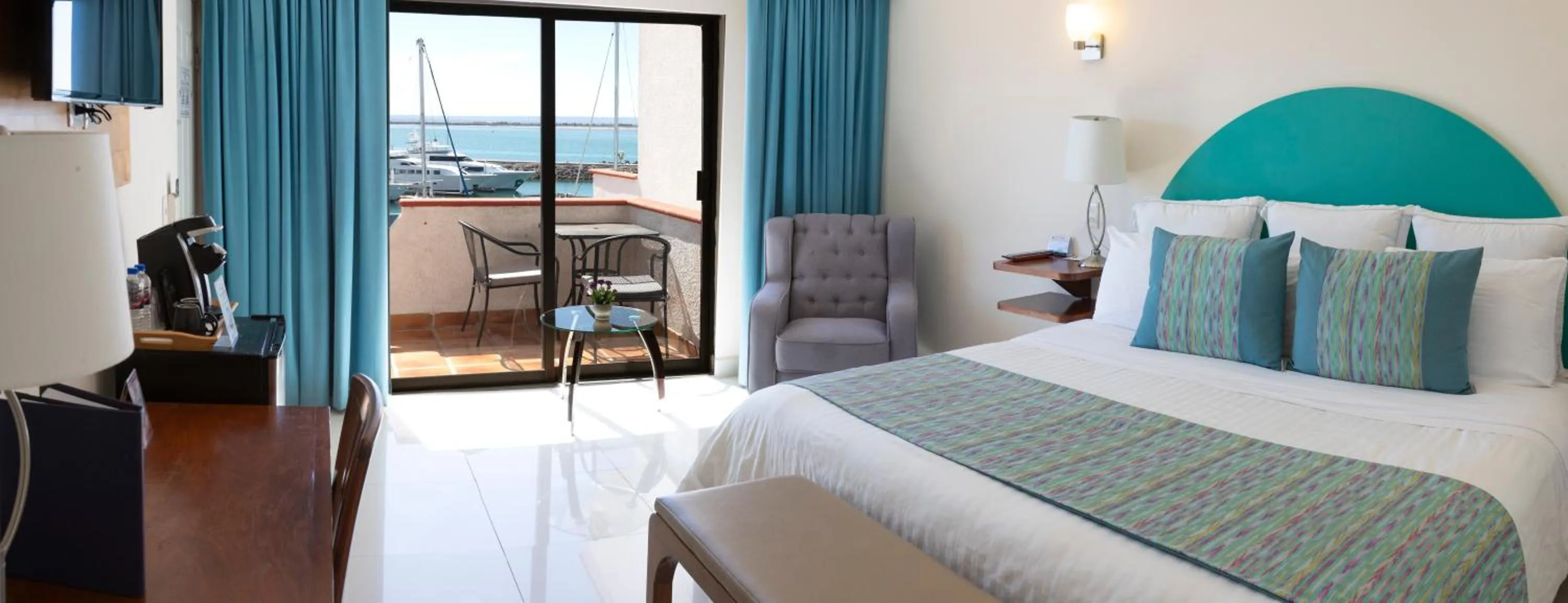 Sea view, Bed in The Westmarine Waterfront Hotel