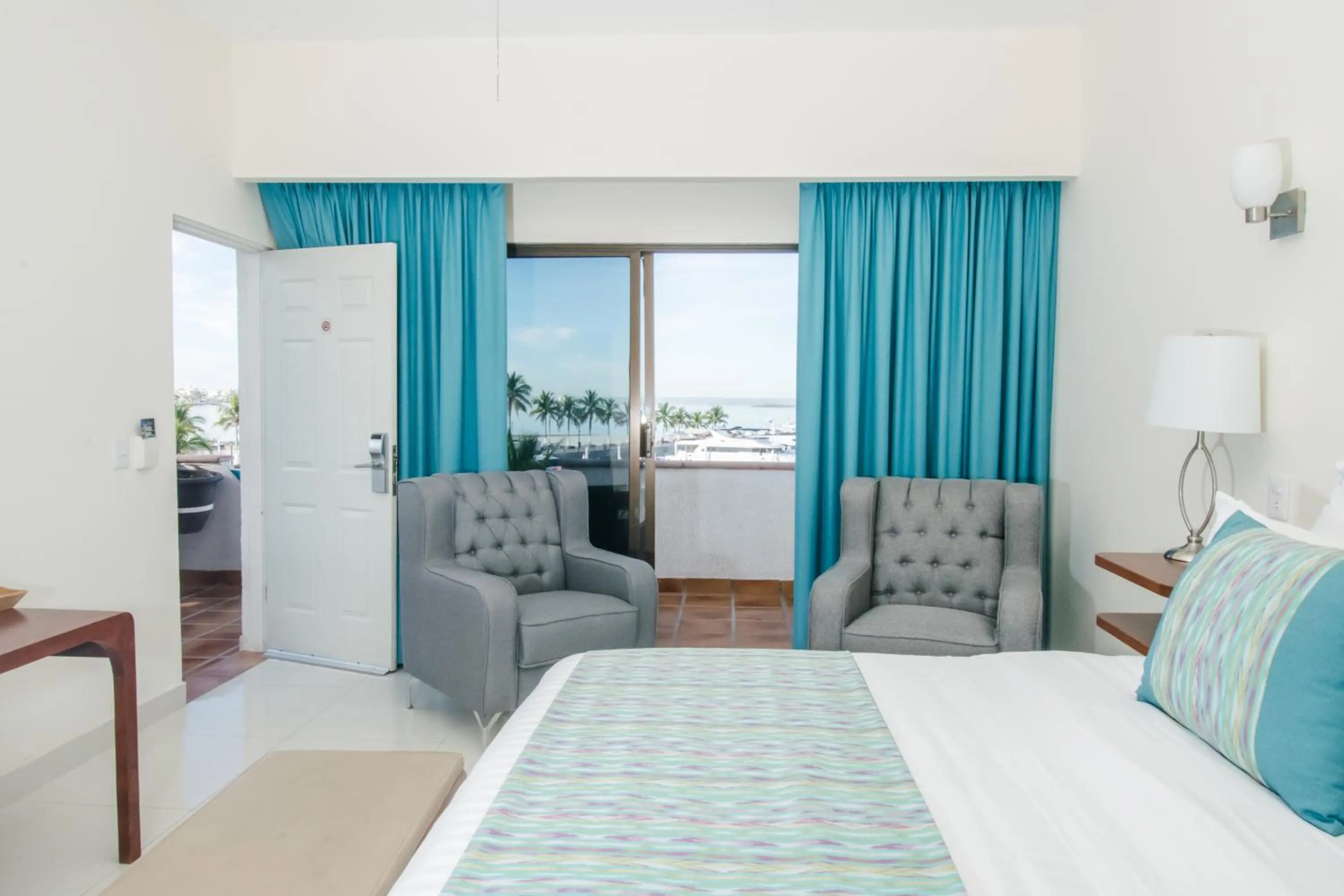 Sea view, Bed in The Westmarine Waterfront Hotel