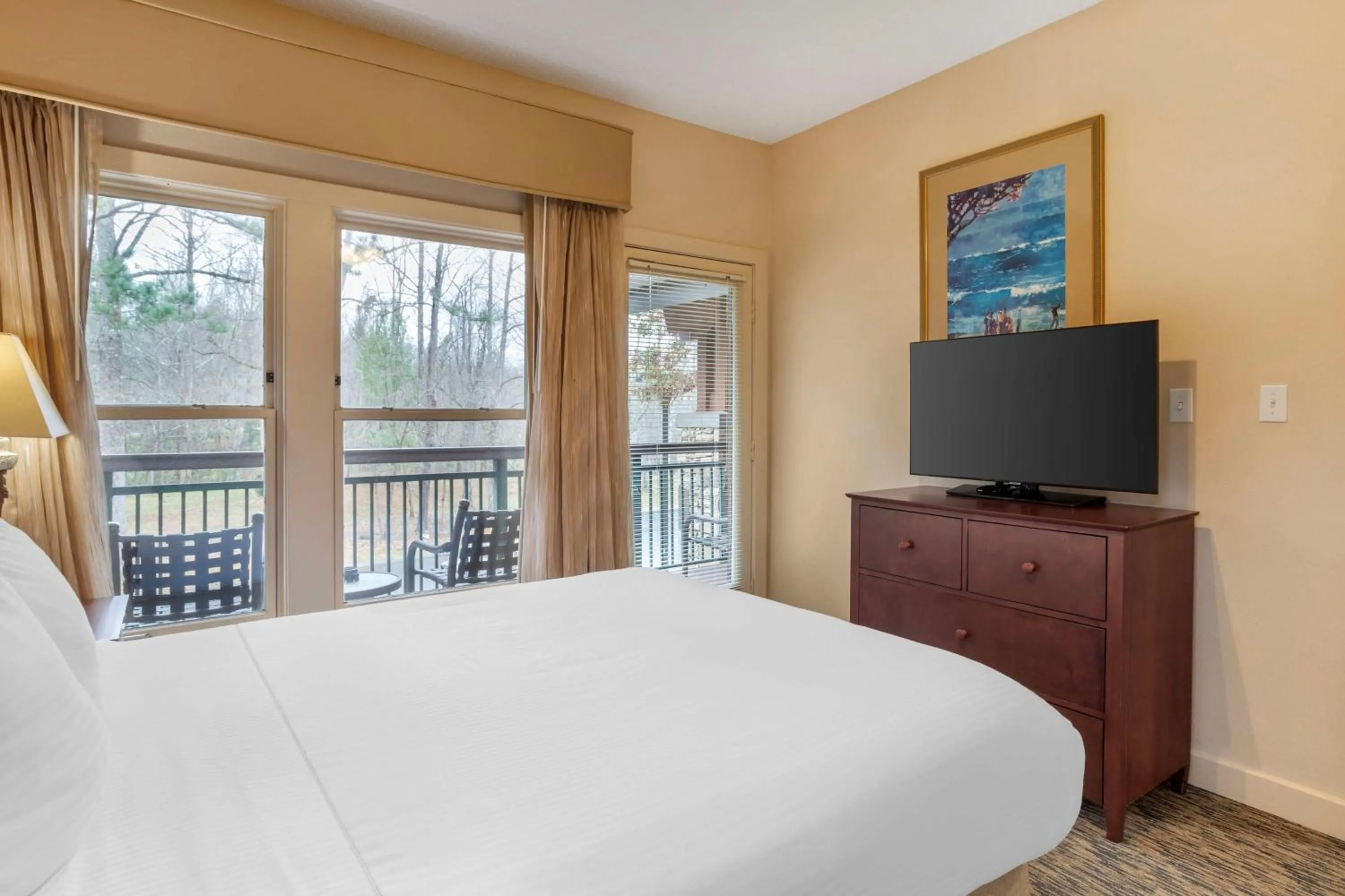 Bed in Hilton Vacation Club Bent Creek Golf Village Gatlinburg