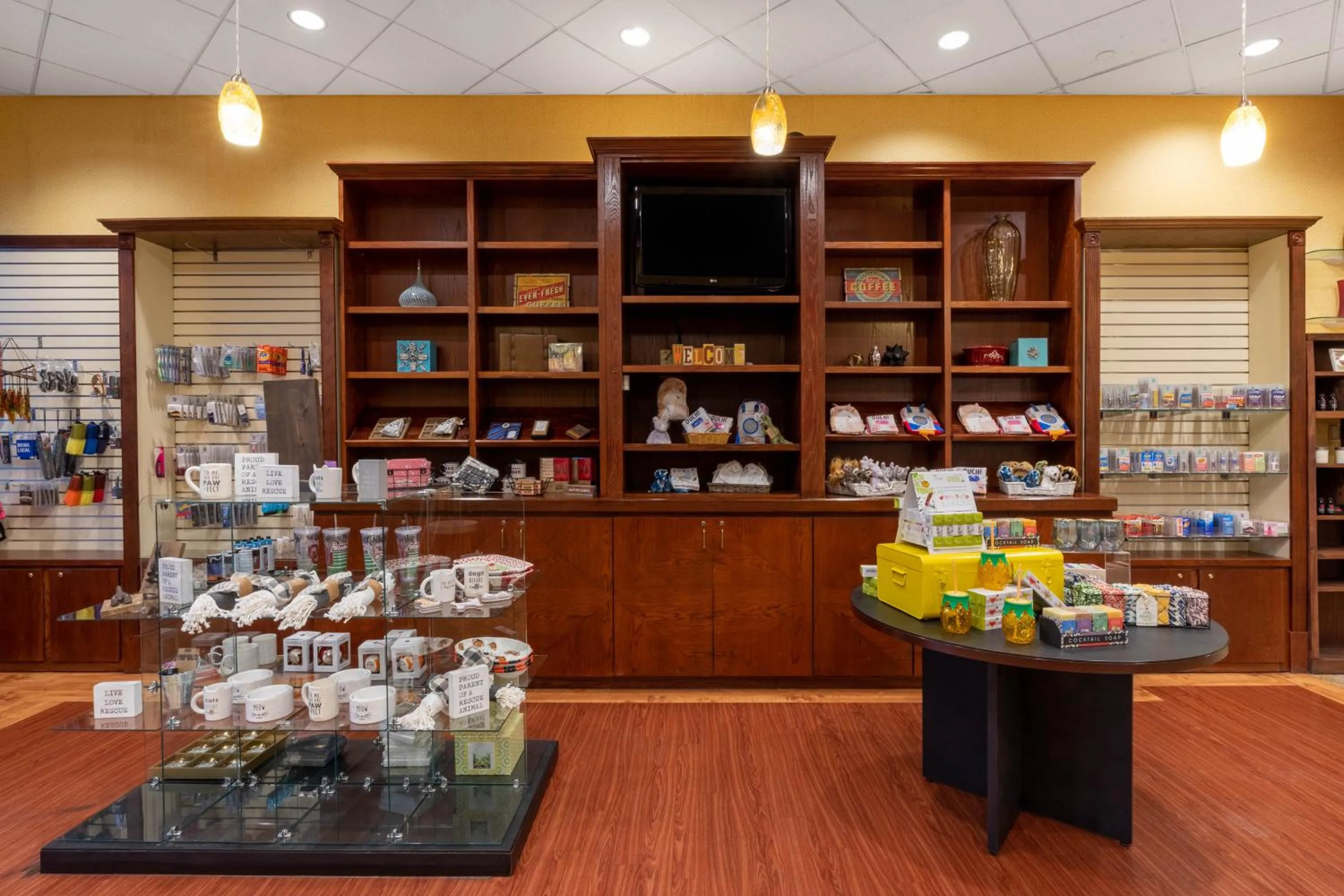 On-site shops in Wyndham Grand Oklahoma City Downtown