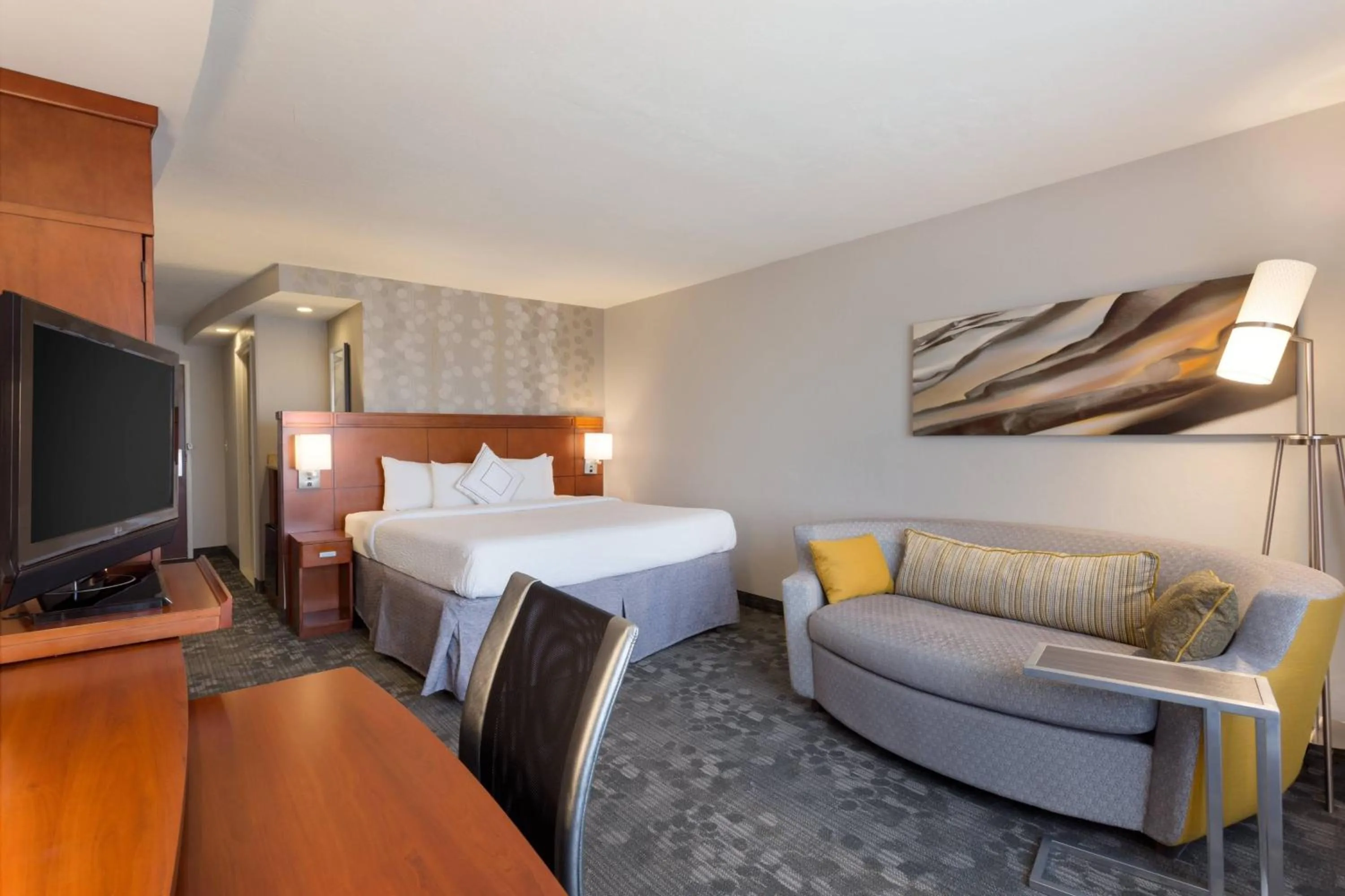 Photo of the whole room, Bed in Courtyard by Marriott Oklahoma City North/Quail Springs