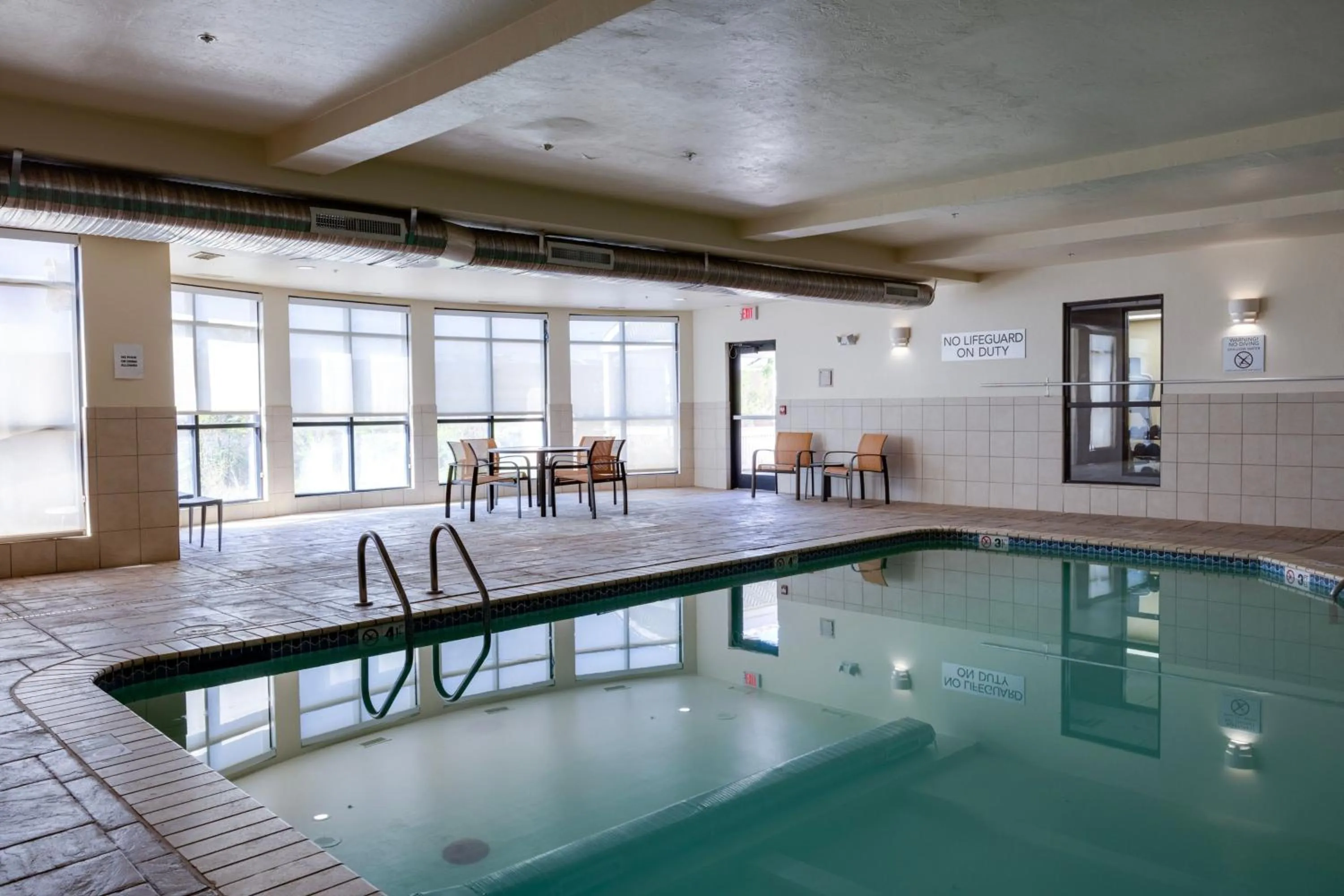 Swimming pool in Courtyard by Marriott Oklahoma City North/Quail Springs