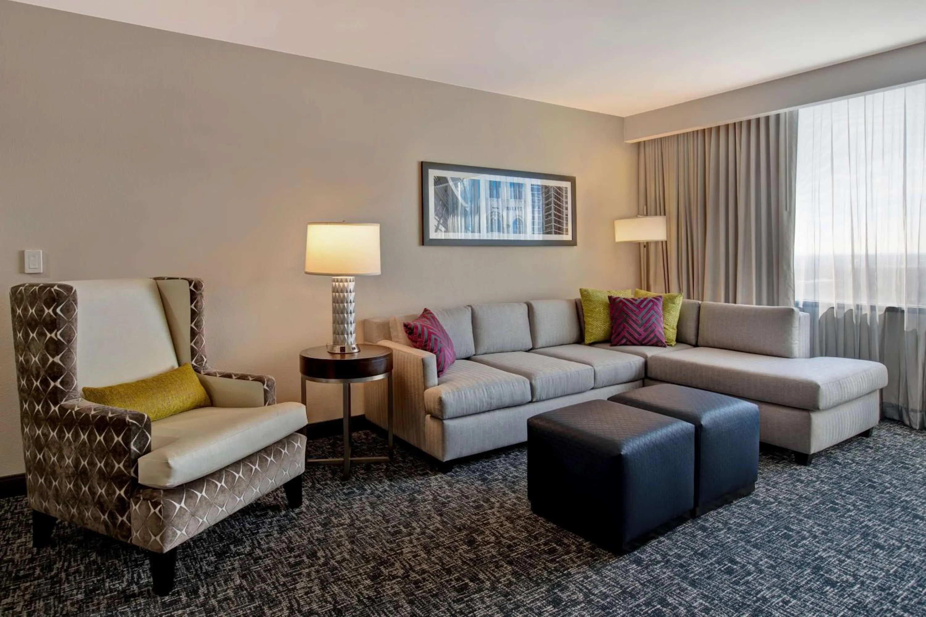 Living room in Embassy Suites By Hilton Oklahoma City Northwest