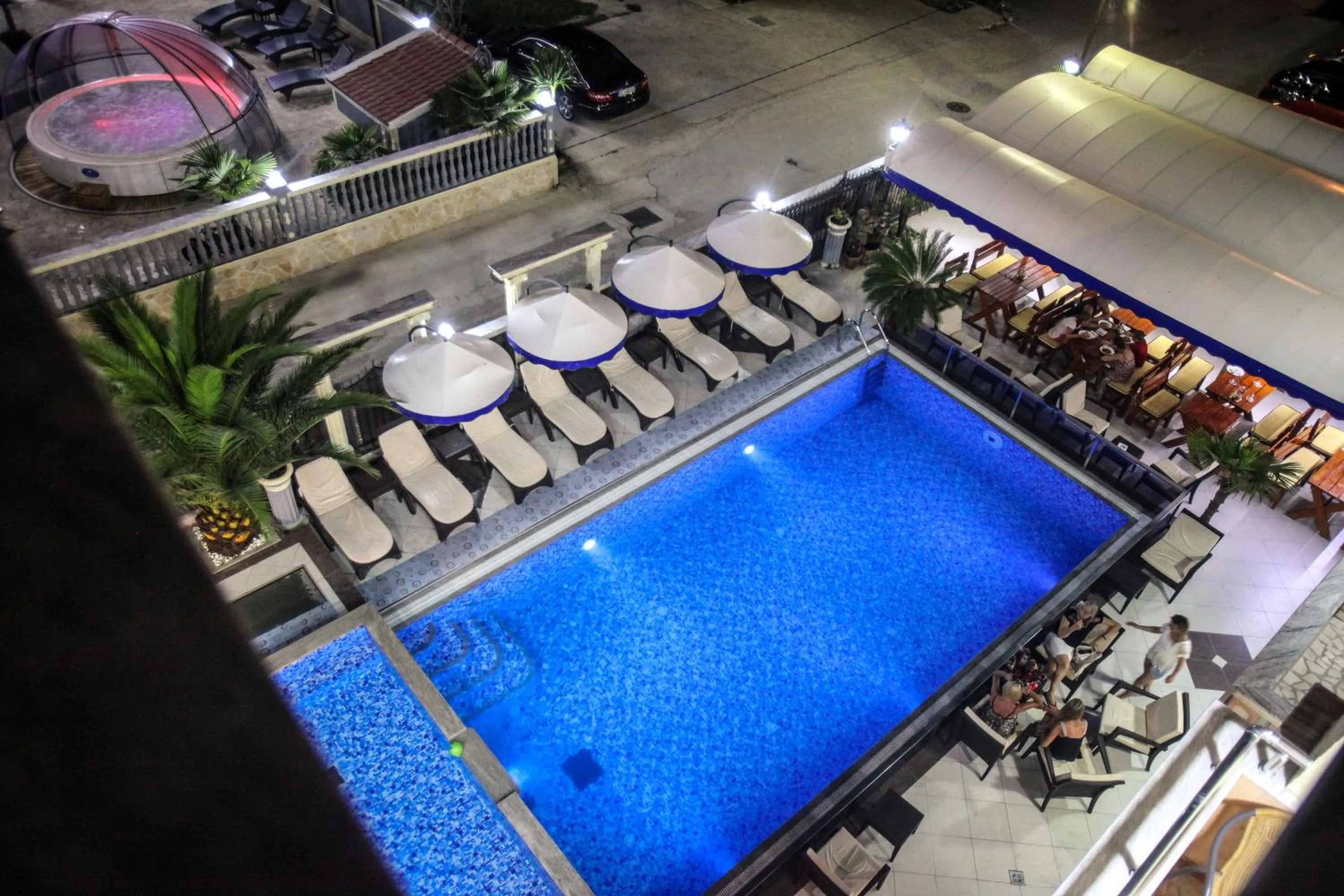 Pool view in Aparthotel Villa Primafila