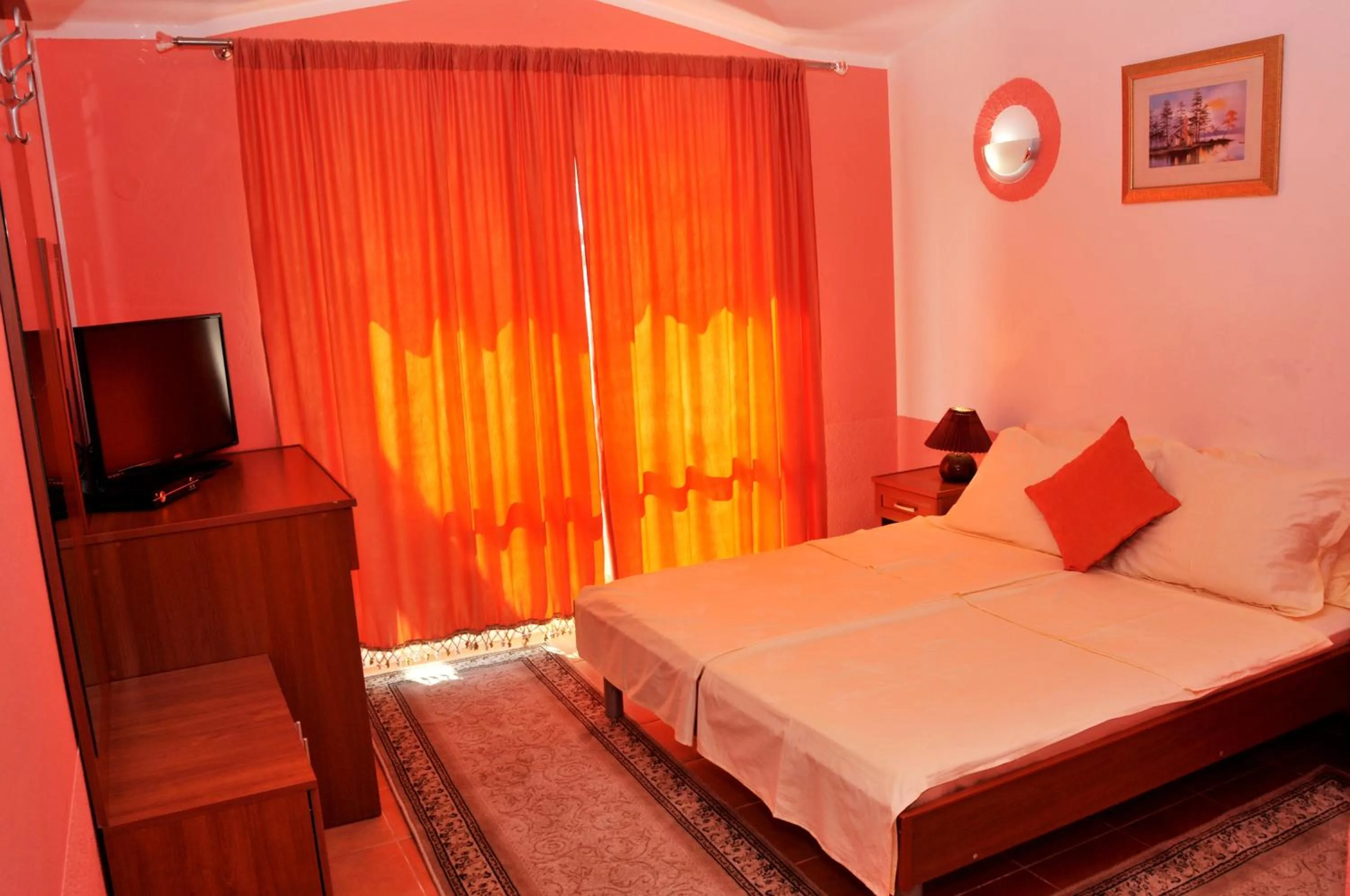 Photo of the whole room, Bed in Aparthotel Villa Primafila