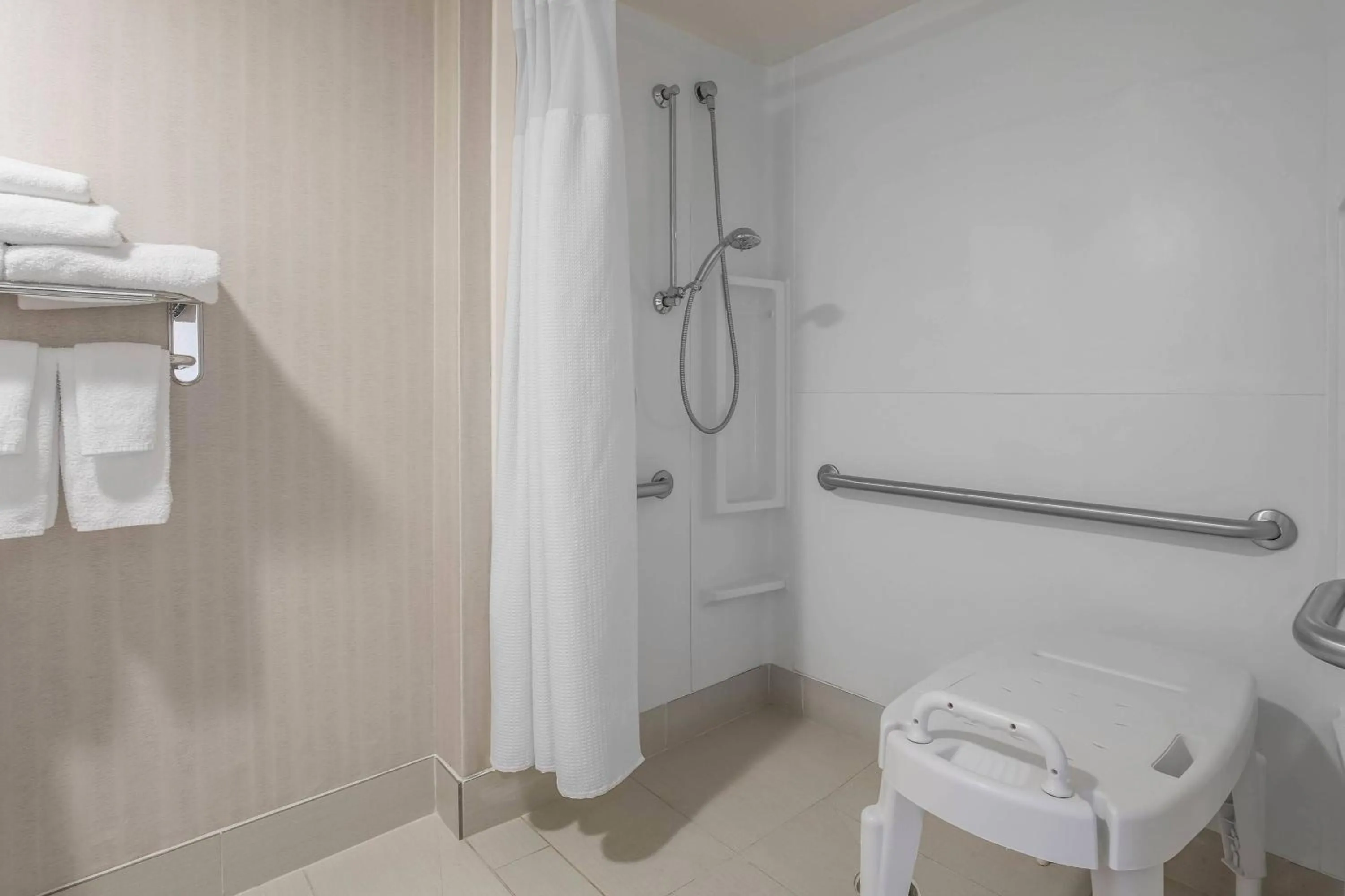 Bathroom in SpringHill Suites by Marriott Oklahoma City Quail Springs