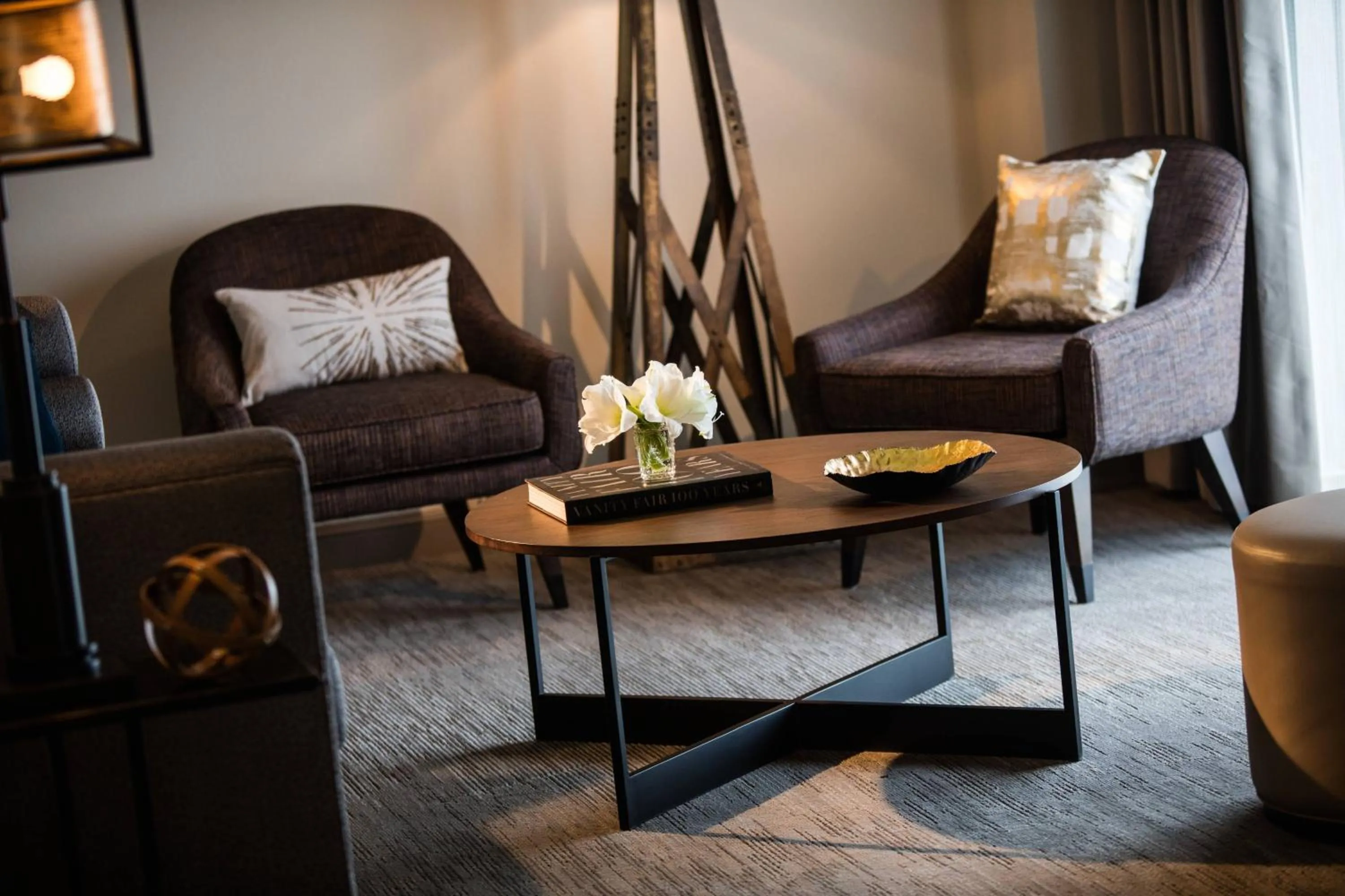 Living room in Renaissance Waterford Oklahoma City Hotel
