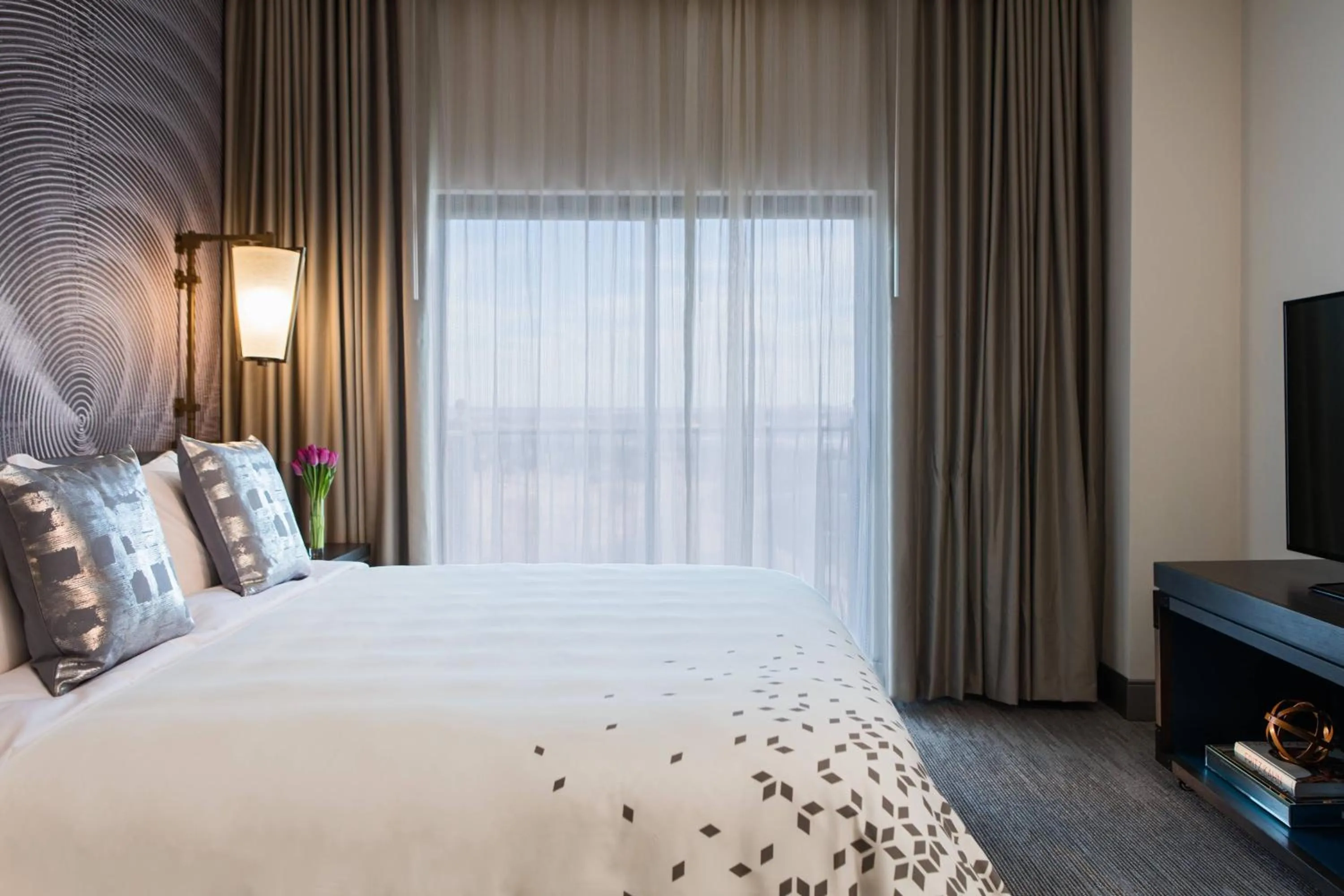 Bedroom, Bed in Renaissance Waterford Oklahoma City Hotel