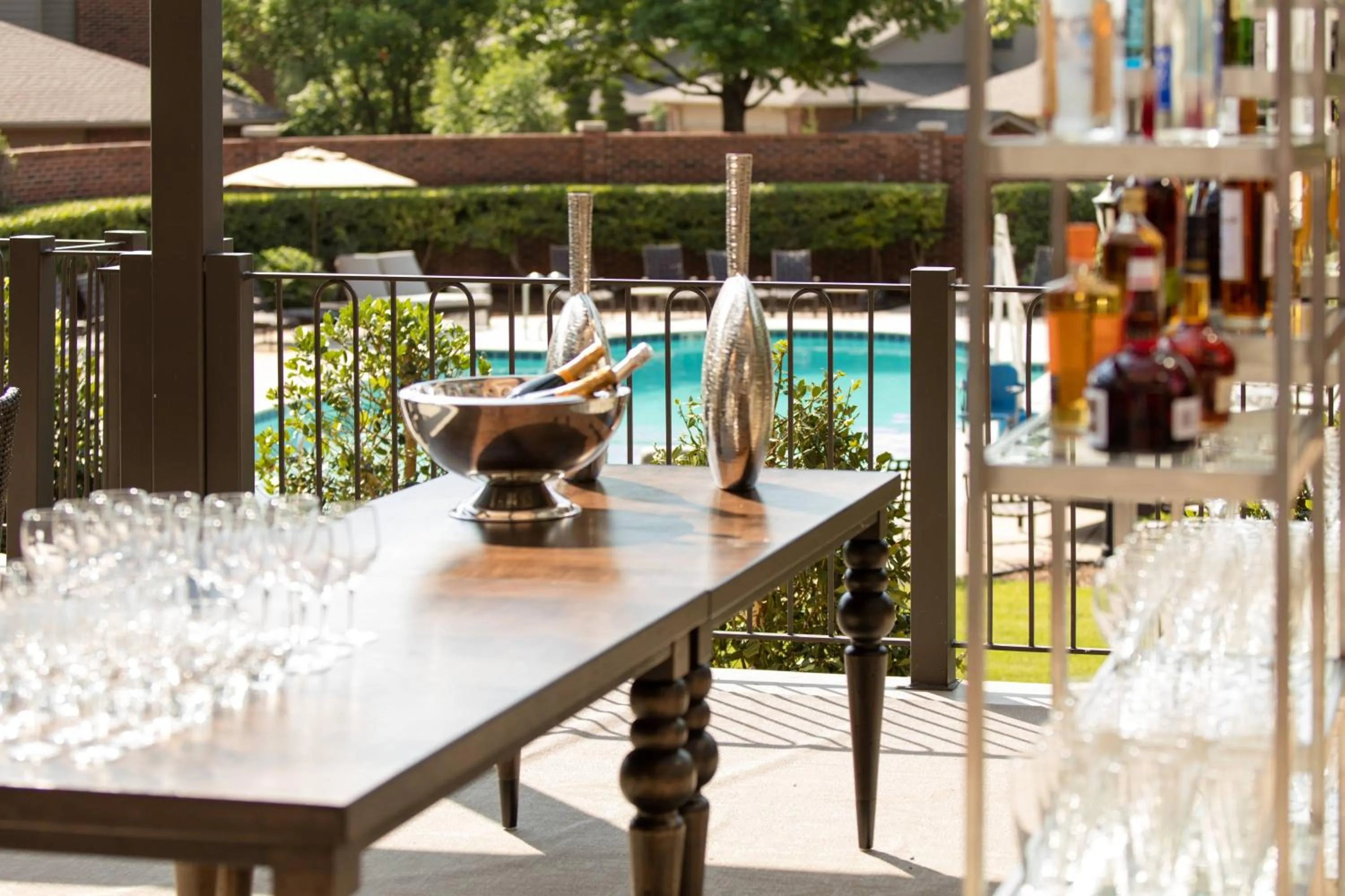 Lounge or bar in Renaissance Waterford Oklahoma City Hotel