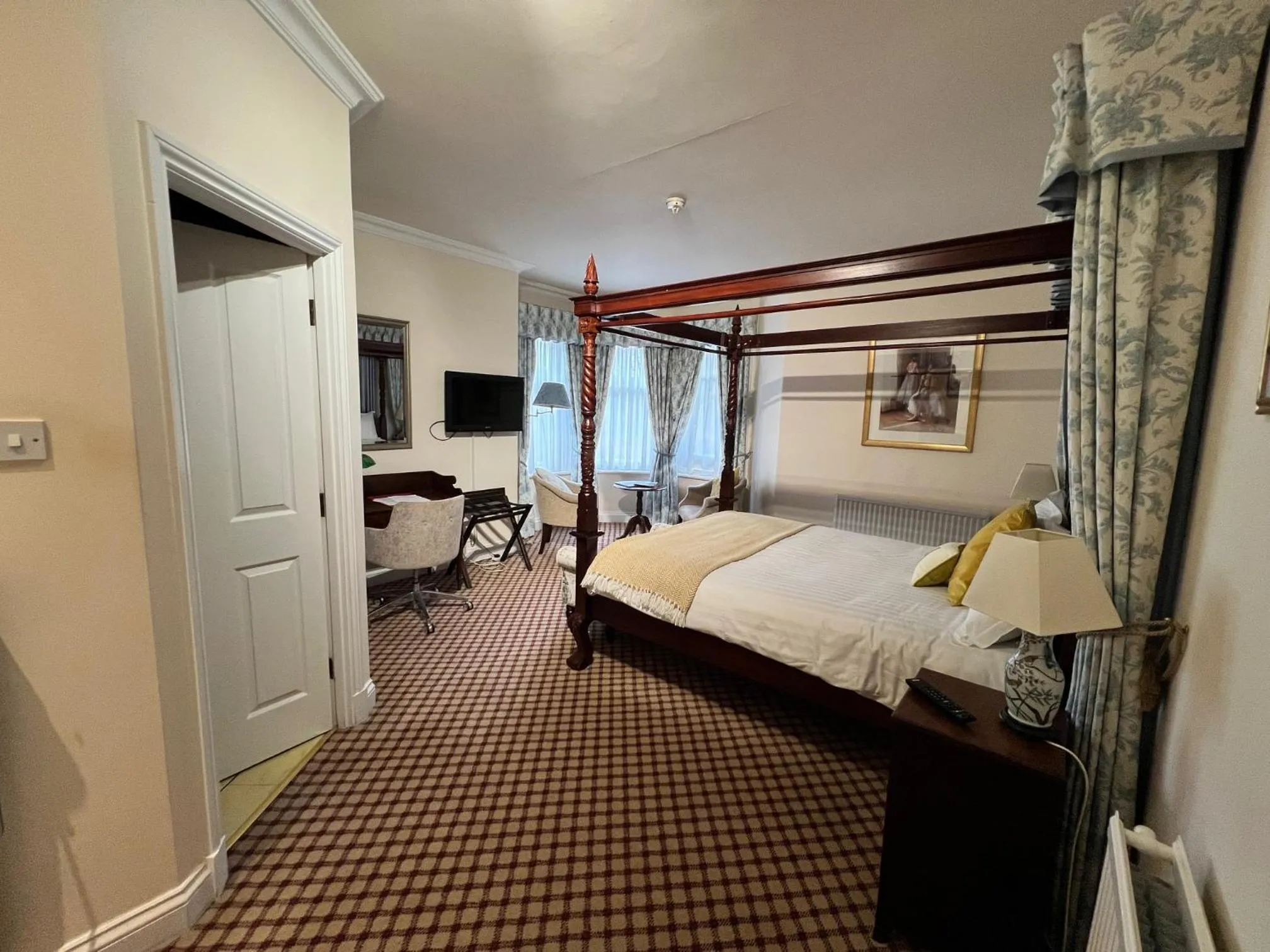 Photo of the whole room, Bed in Haley's Hotel