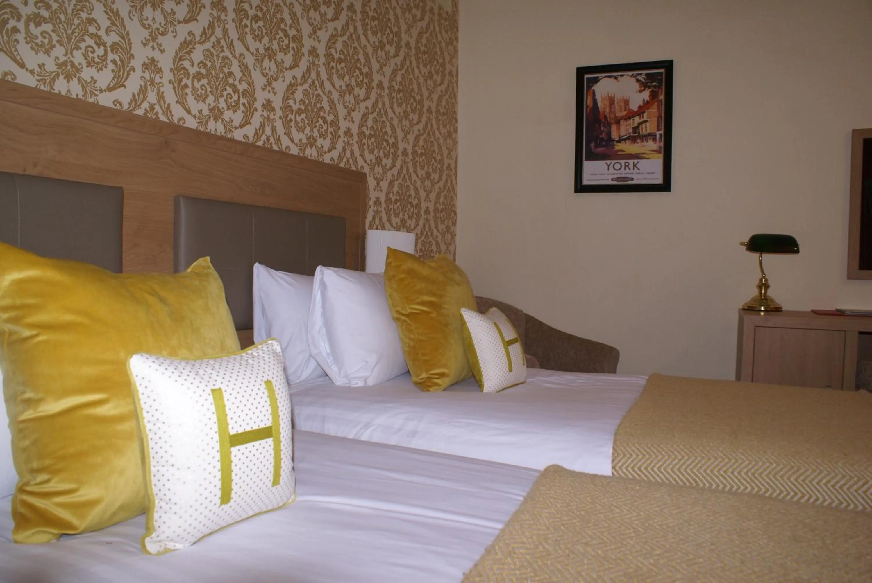 Bedroom, Bed in Haley's Hotel