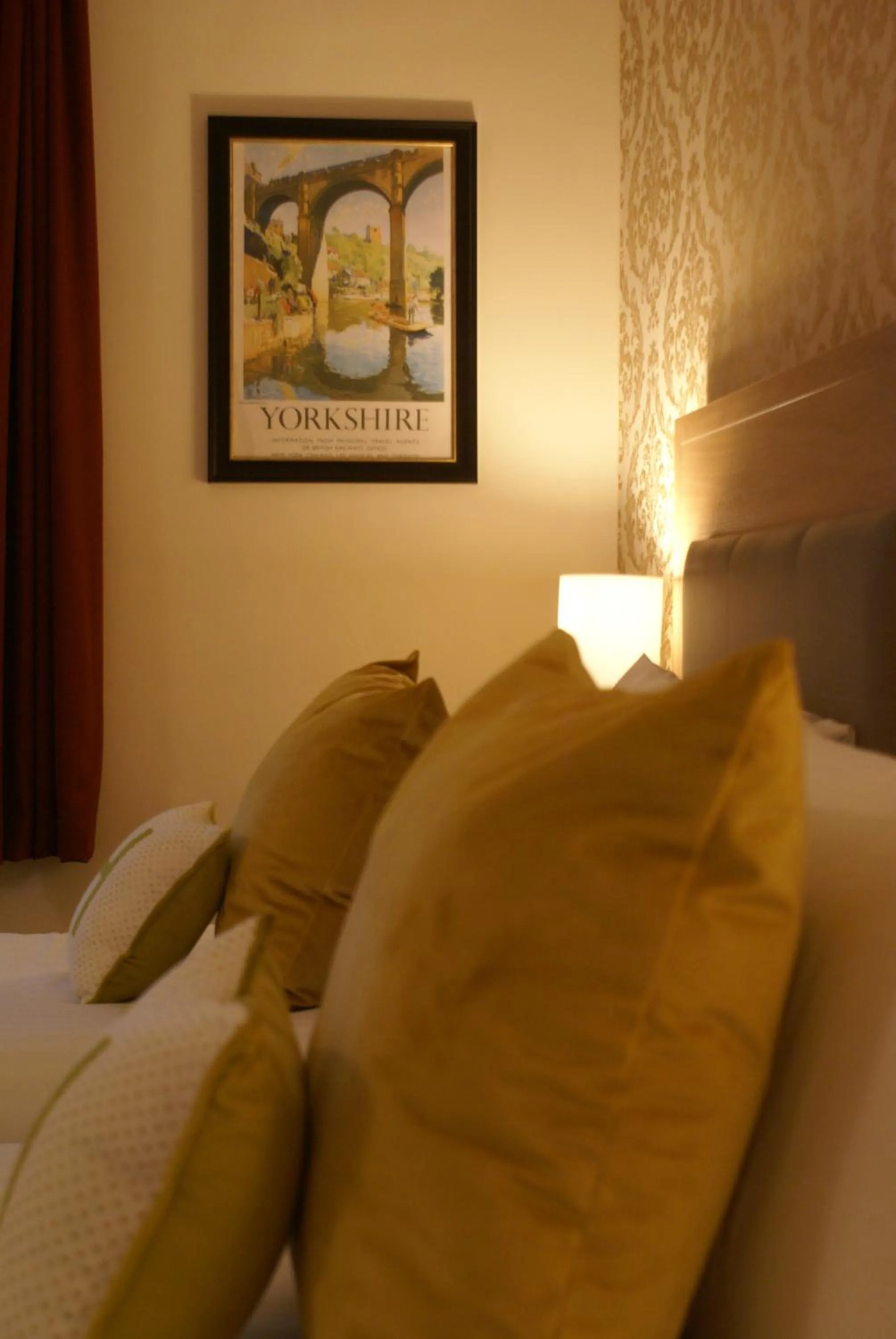 Bedroom, Bed in Haley's Hotel