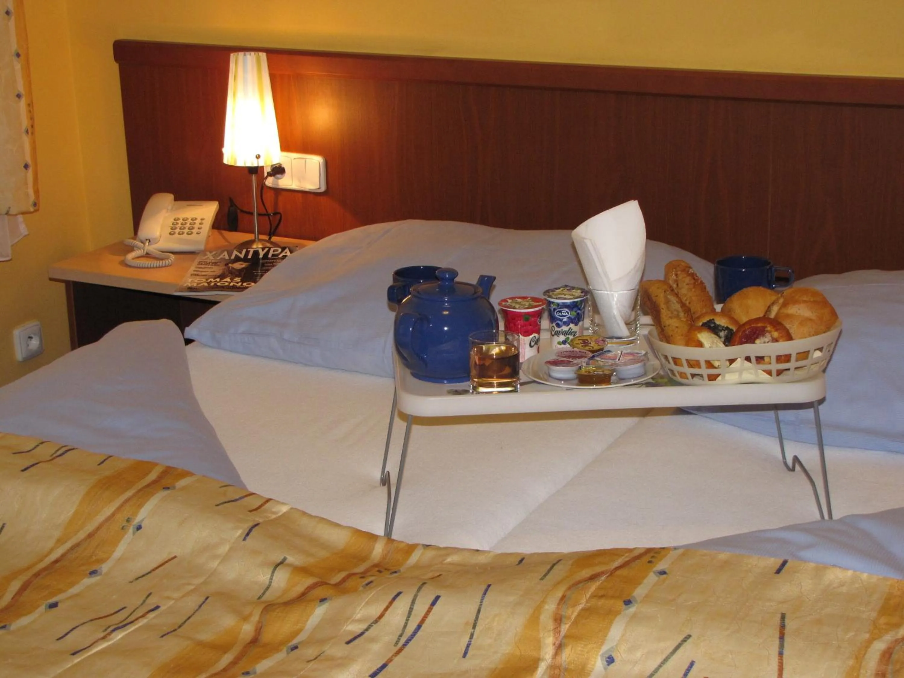 Bed in Aparthotel Austria Suites