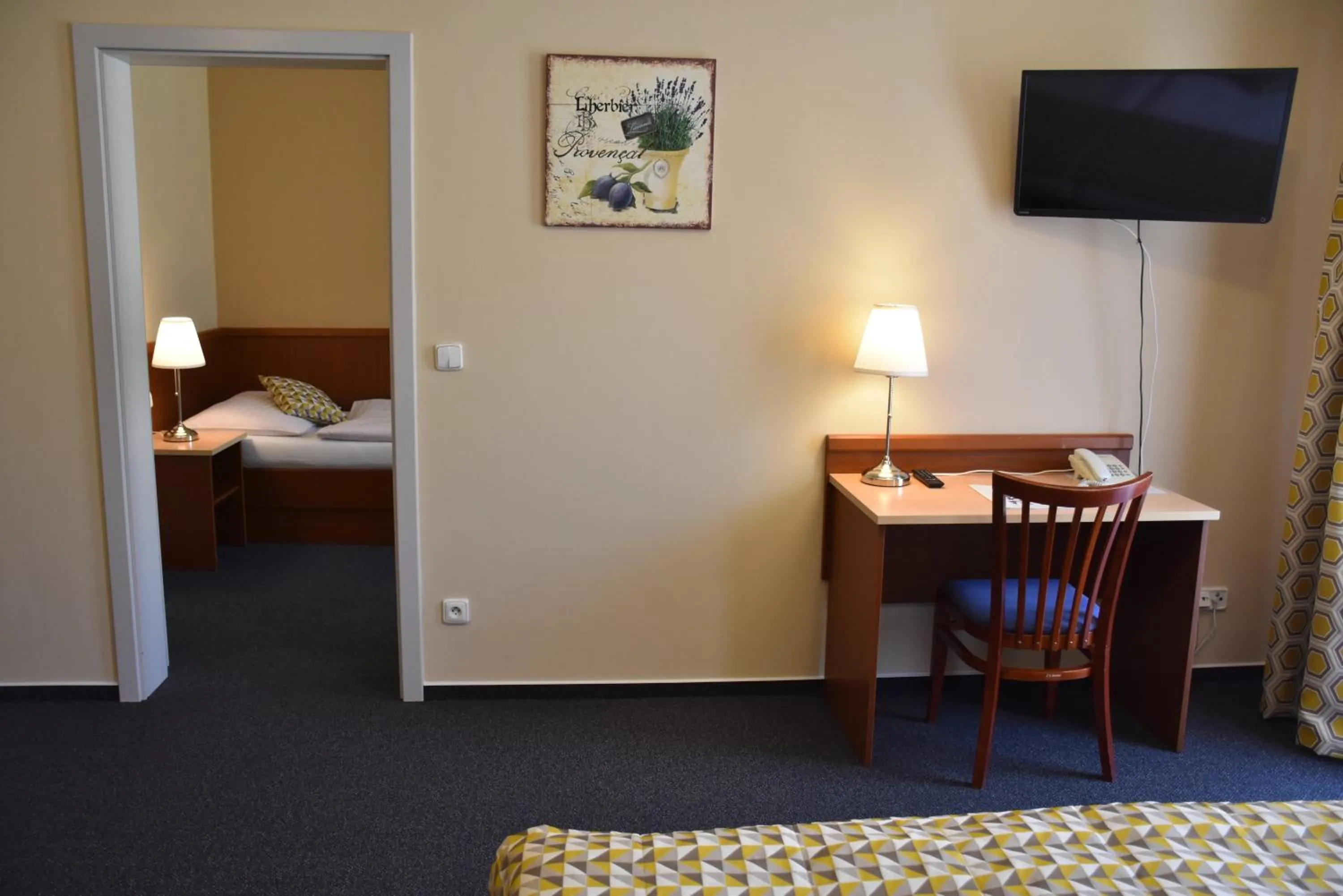 Photo of the whole room, Bed in Aparthotel Austria Suites