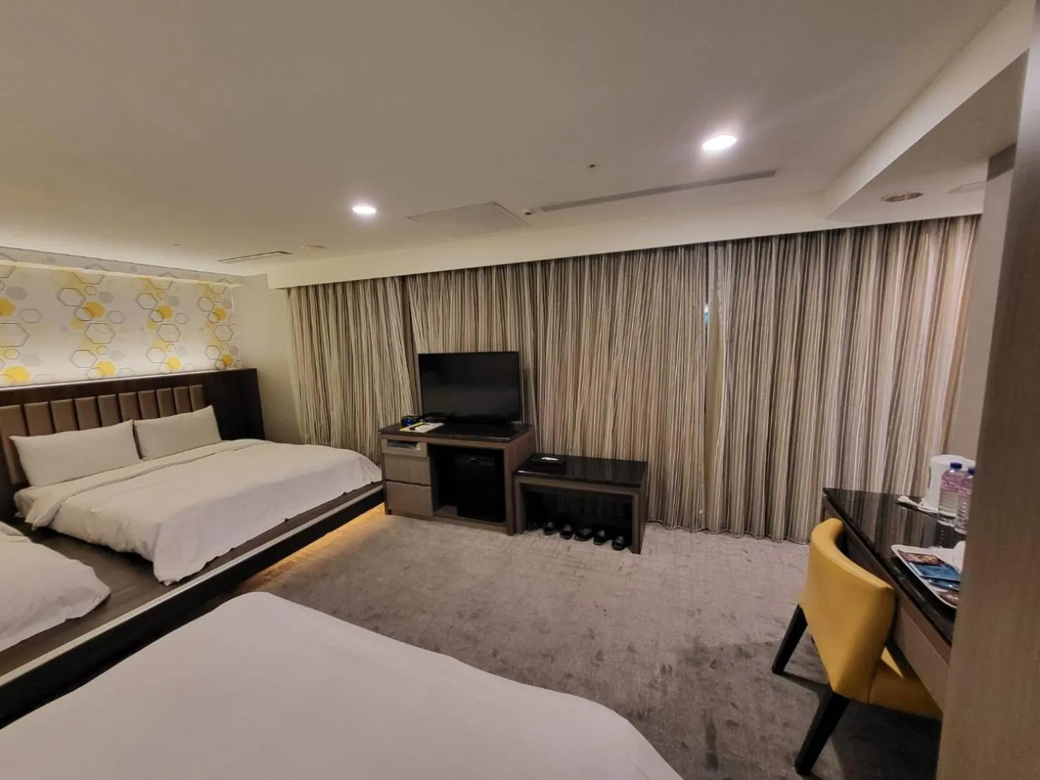 Photo of the whole room, Bed in JUNG-ZAW BUSSINESS HOTEL