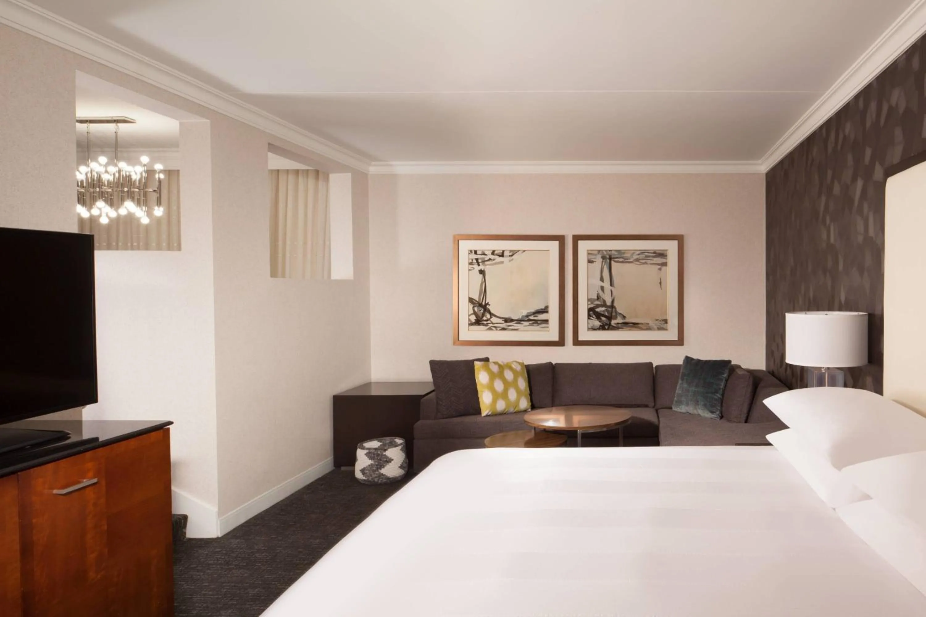 Bedroom, Bed in Omaha Marriott