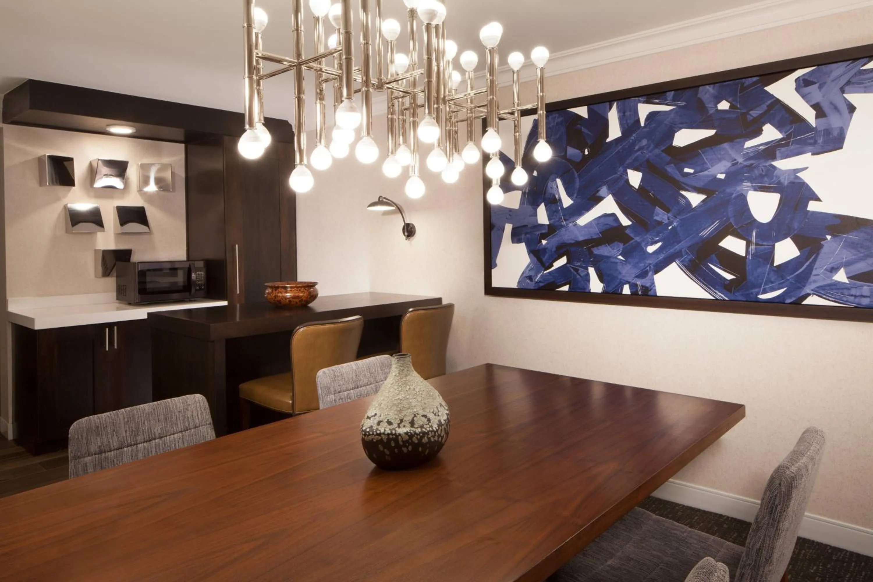 Photo of the whole room in Omaha Marriott