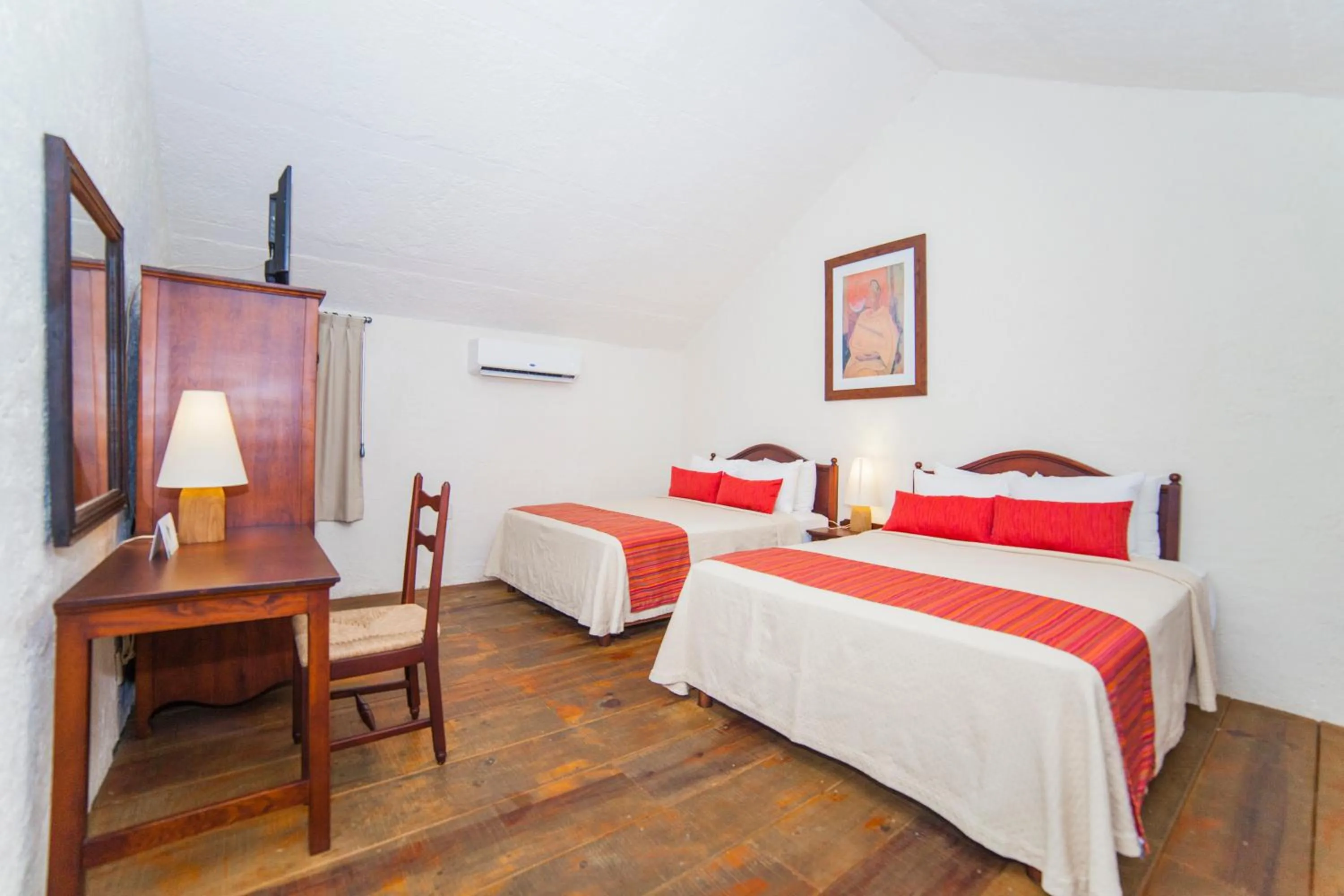 Photo of the whole room, Bed in Villa Blanca Huatulco