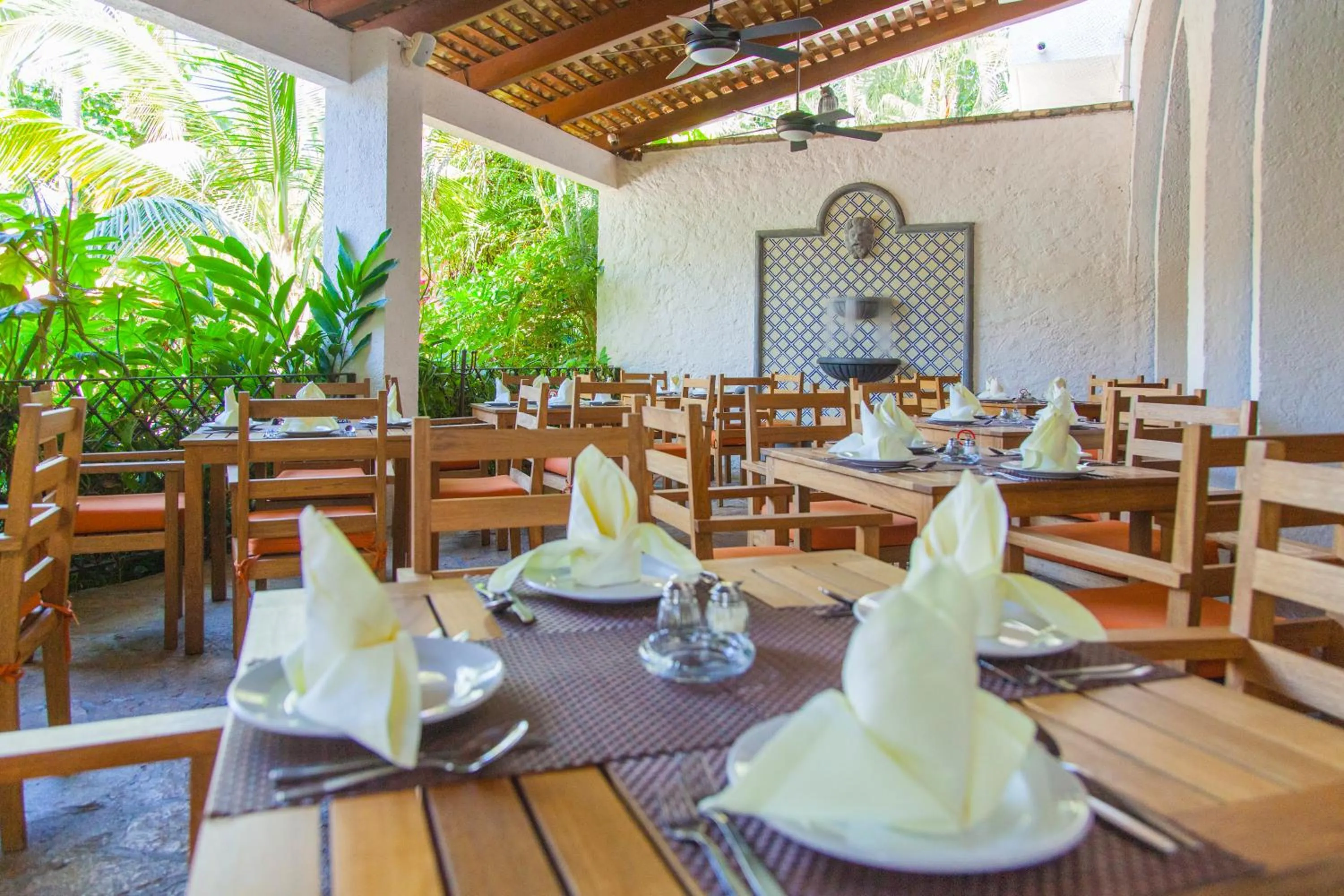 Restaurant/places to eat in Villa Blanca Huatulco