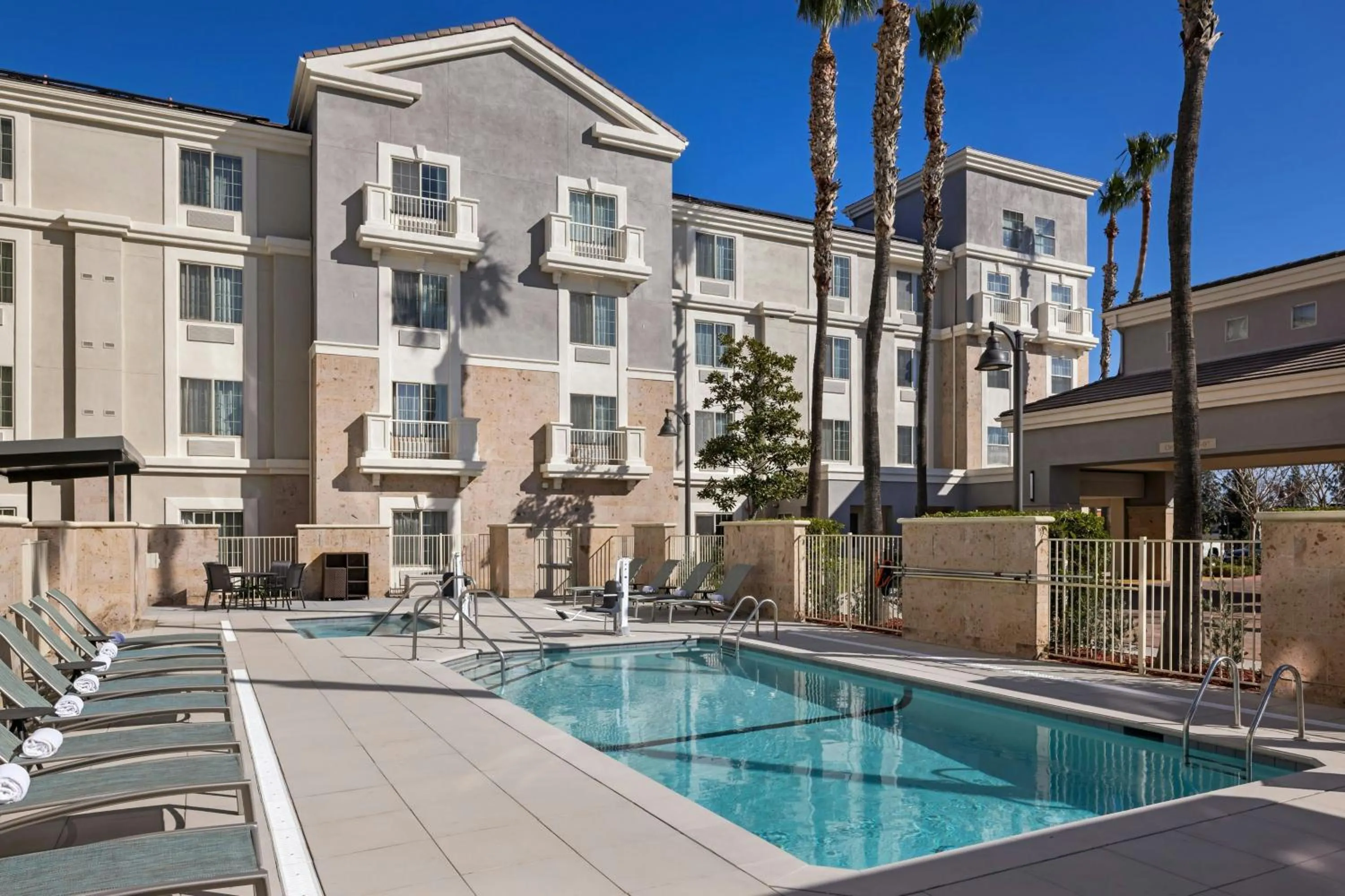 Swimming pool in TownePlace Suites by Marriott Ontario Airport