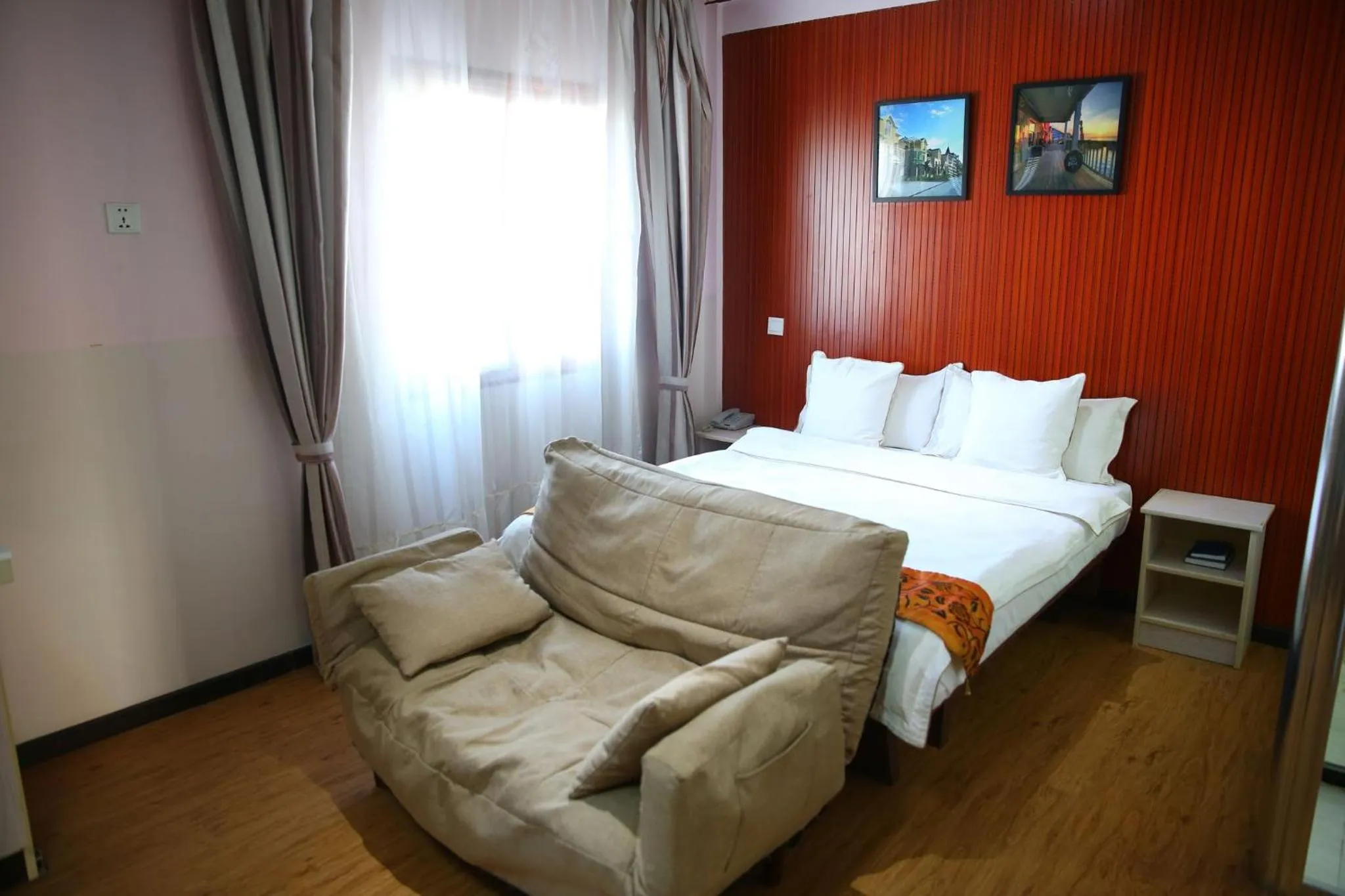 Photo of the whole room, Bed in Hotel Cristal Madagascar