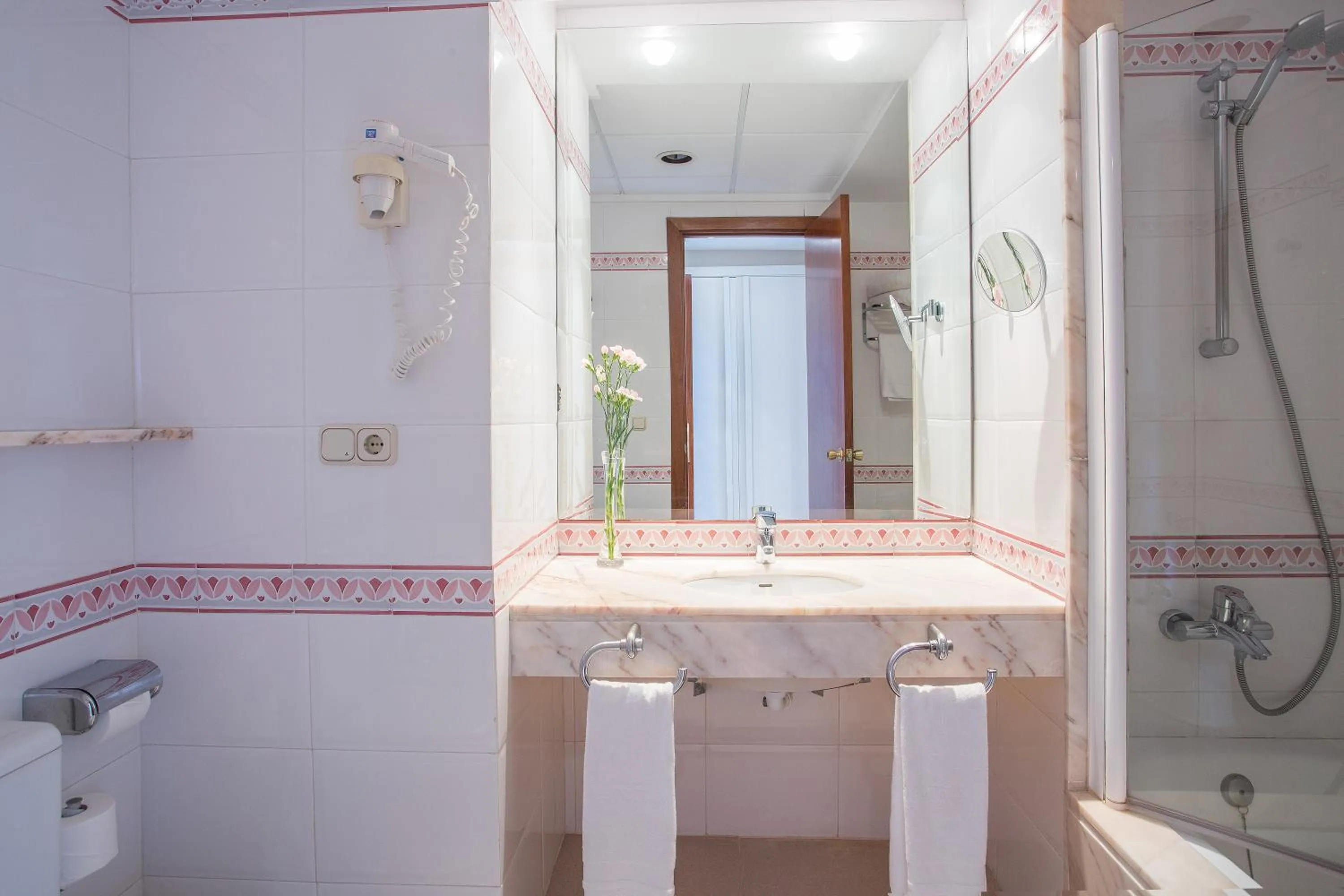 Shower in Hipotels Said