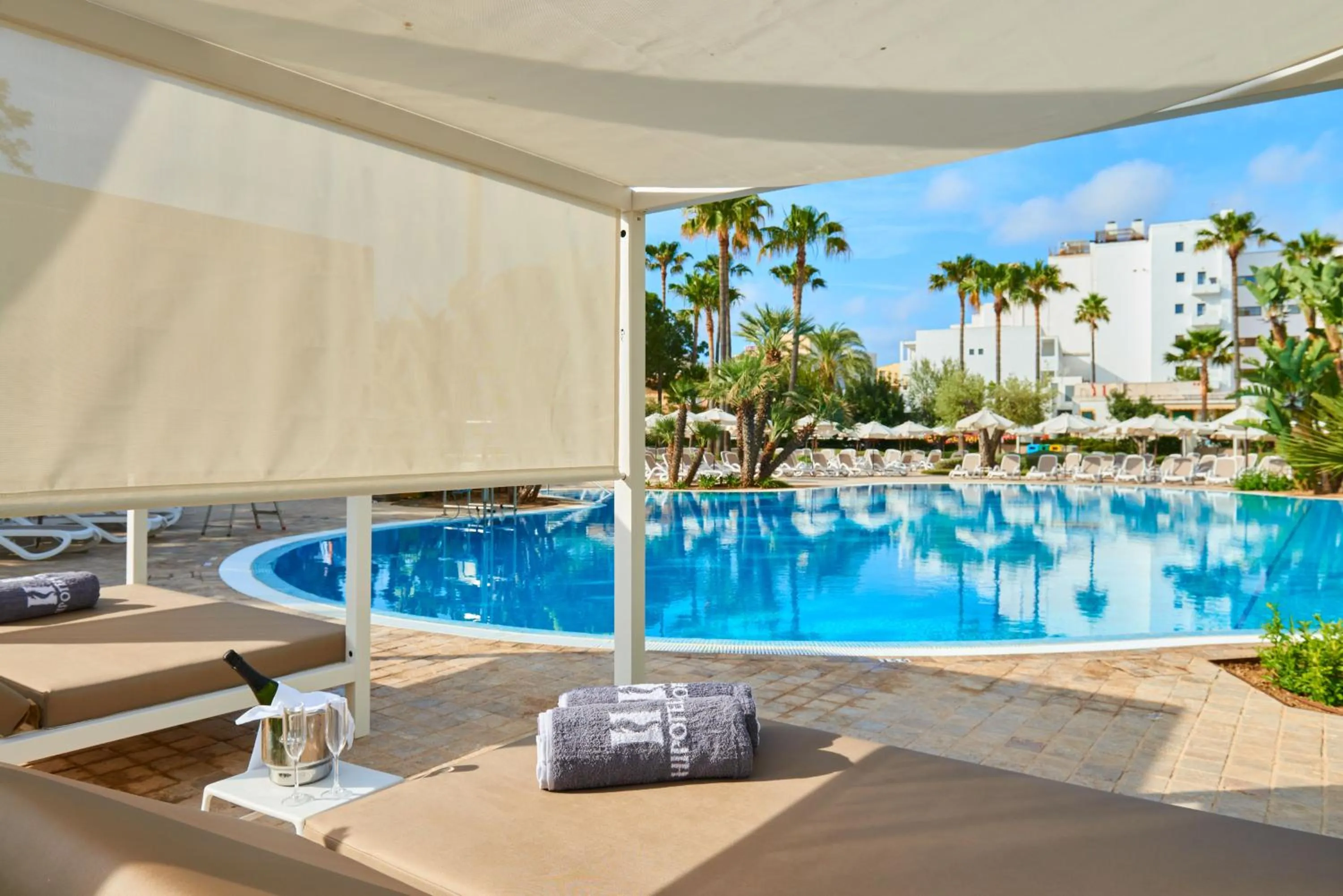 Swimming pool in Hipotels Said