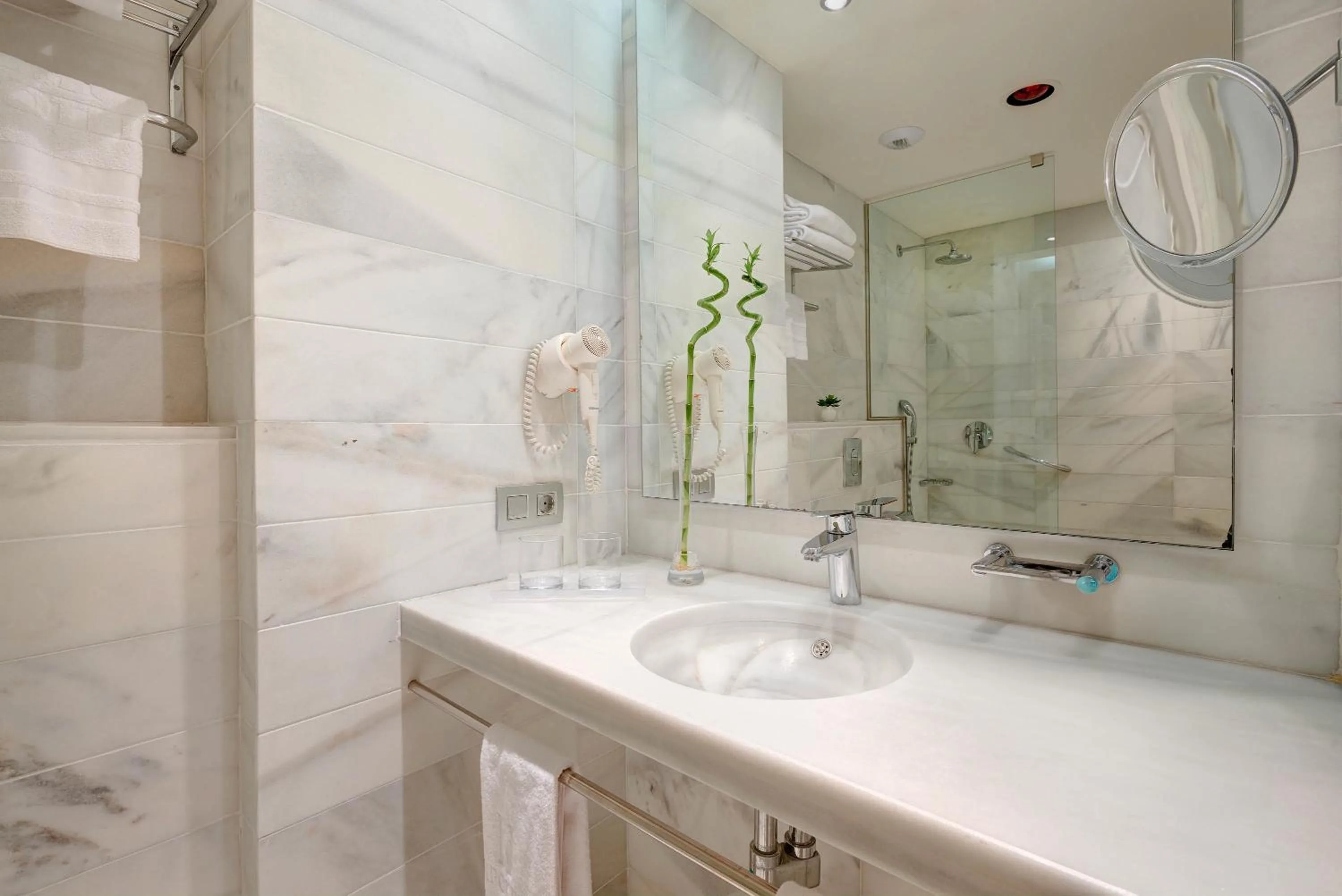 Shower in Hipotels Said