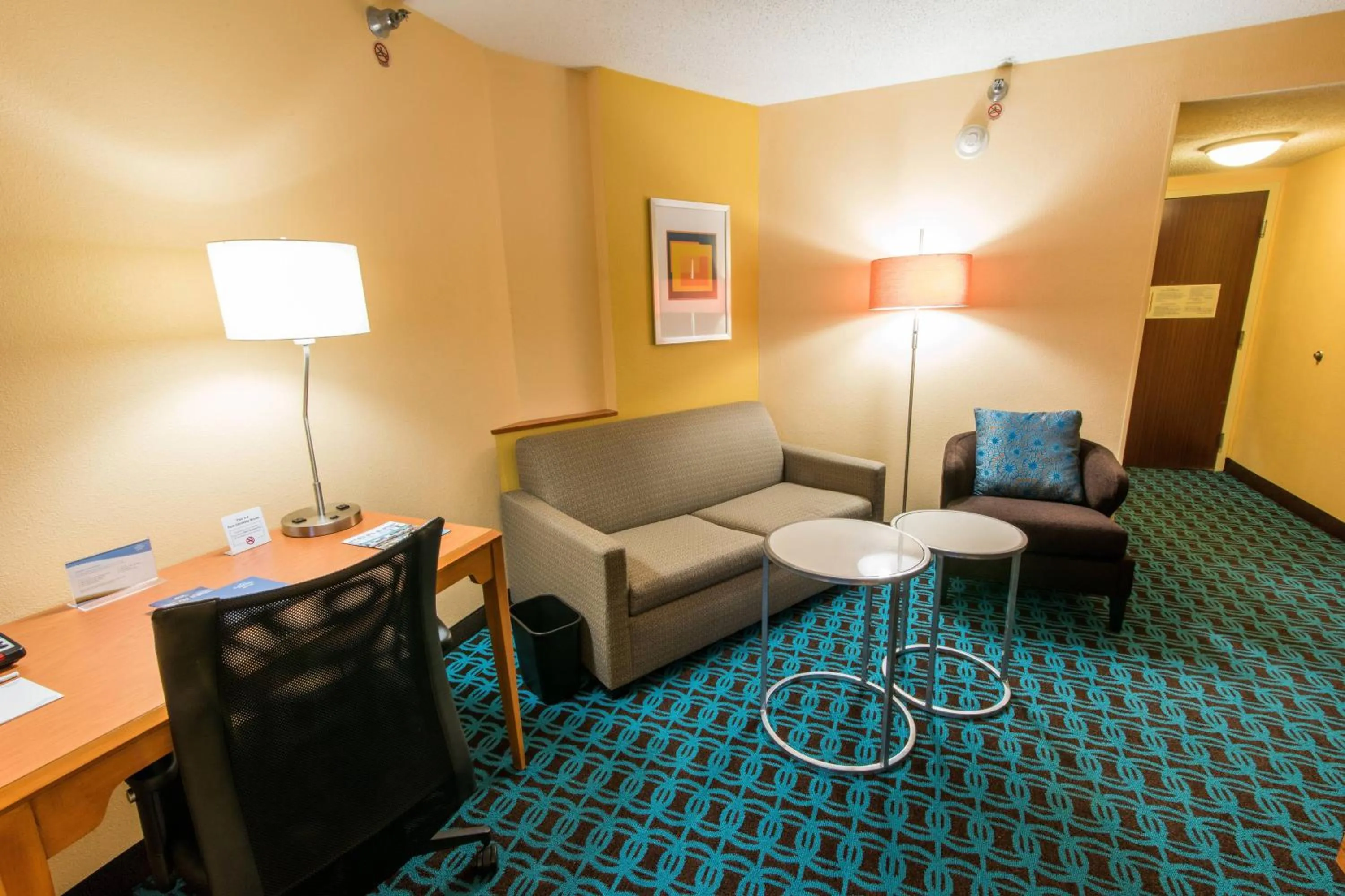 Living room in Fairfield by Marriott Inn & Suites Chesapeake