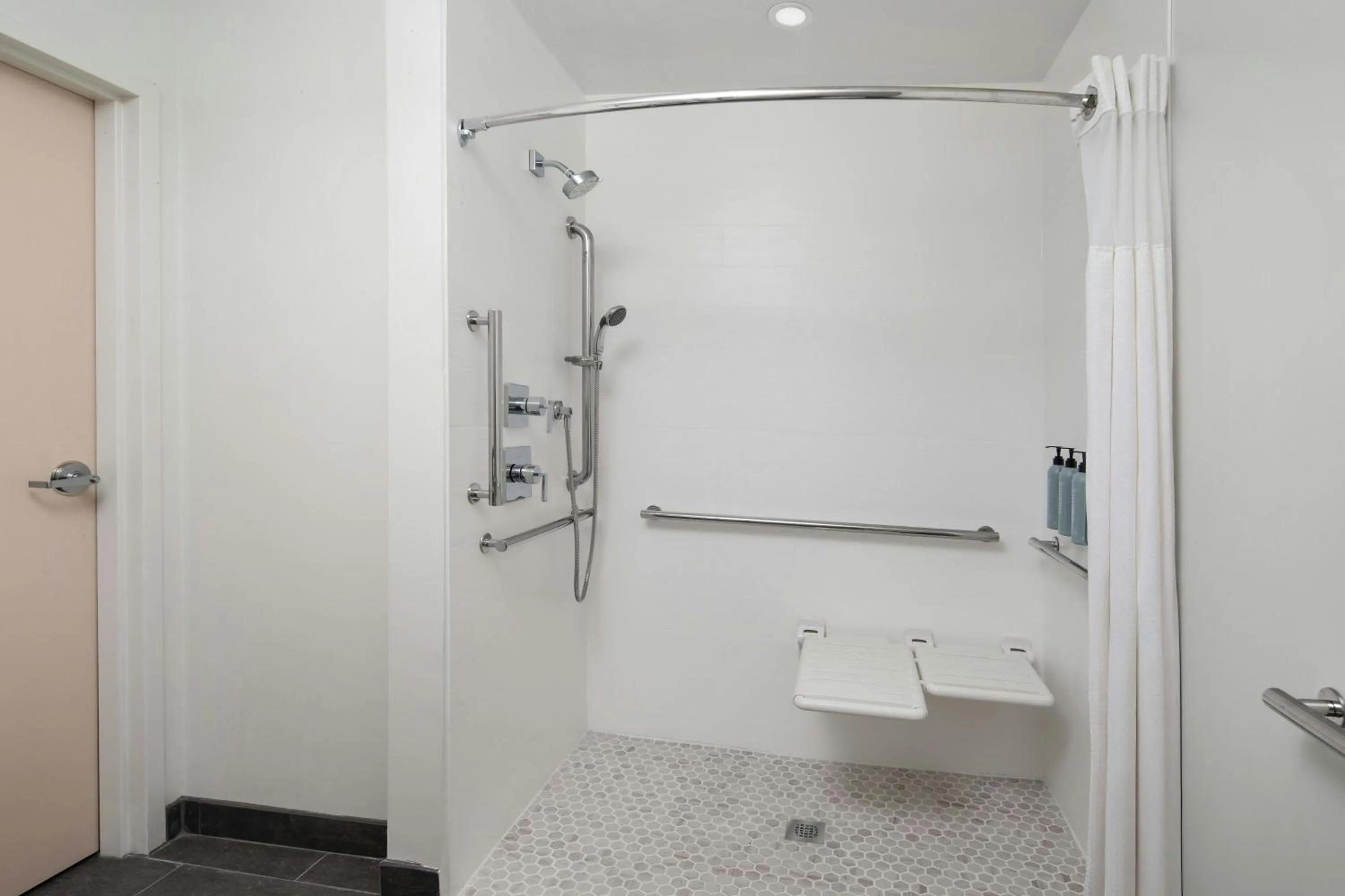 Bathroom in Courtyard Chesapeake Greenbrier