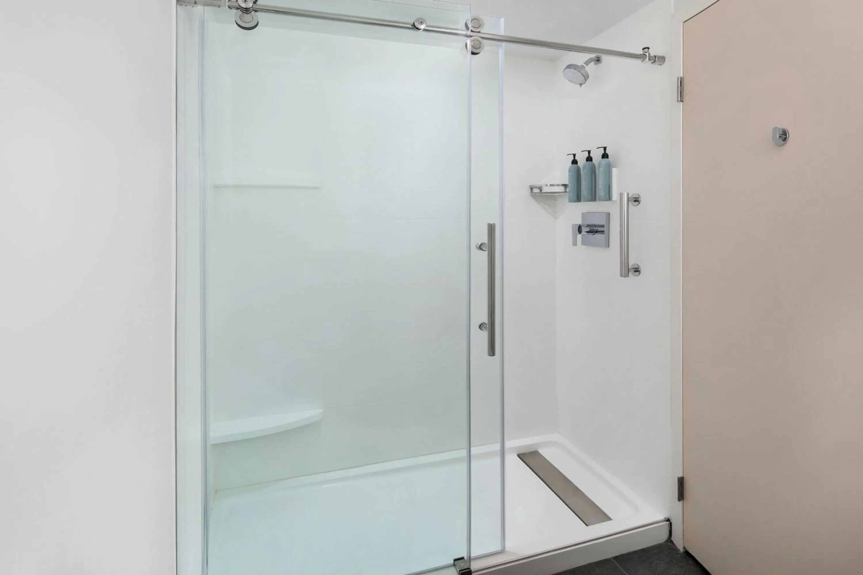 Bathroom in Courtyard Chesapeake Greenbrier