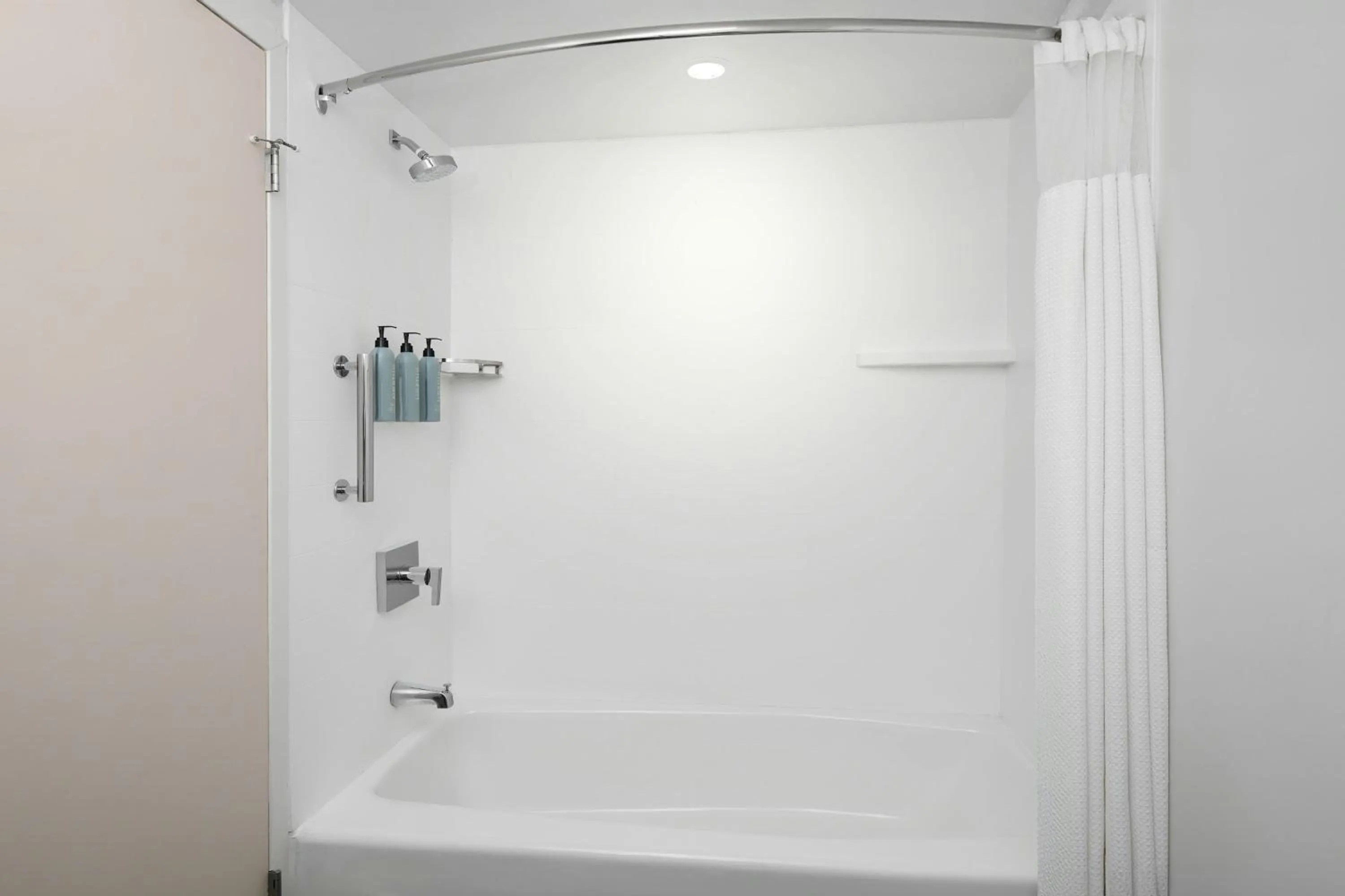 Bathroom in Courtyard Chesapeake Greenbrier