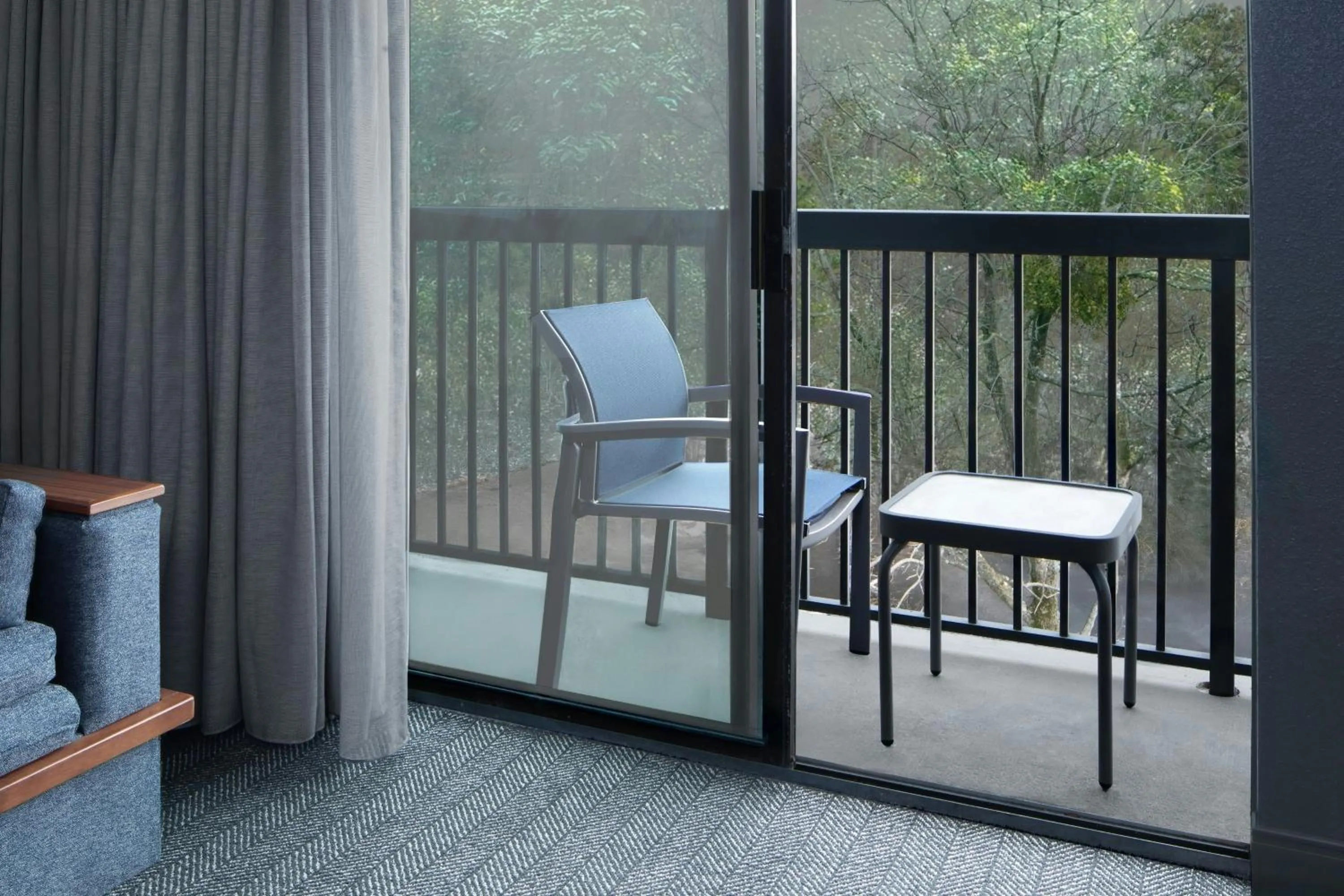 Photo of the whole room in Courtyard Chesapeake Greenbrier