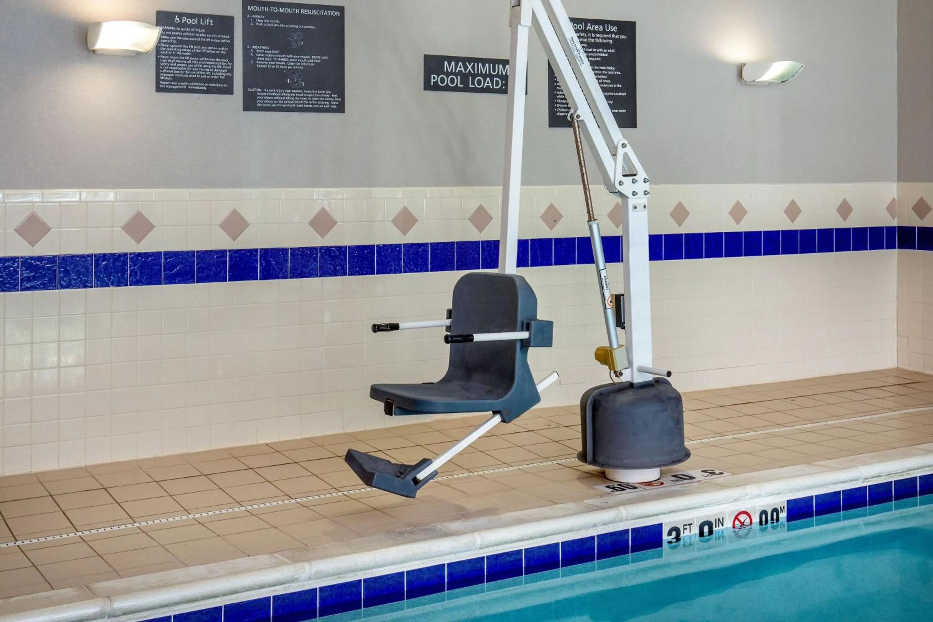 Swimming pool in Residence Inn by Marriott Chesapeake Greenbrier