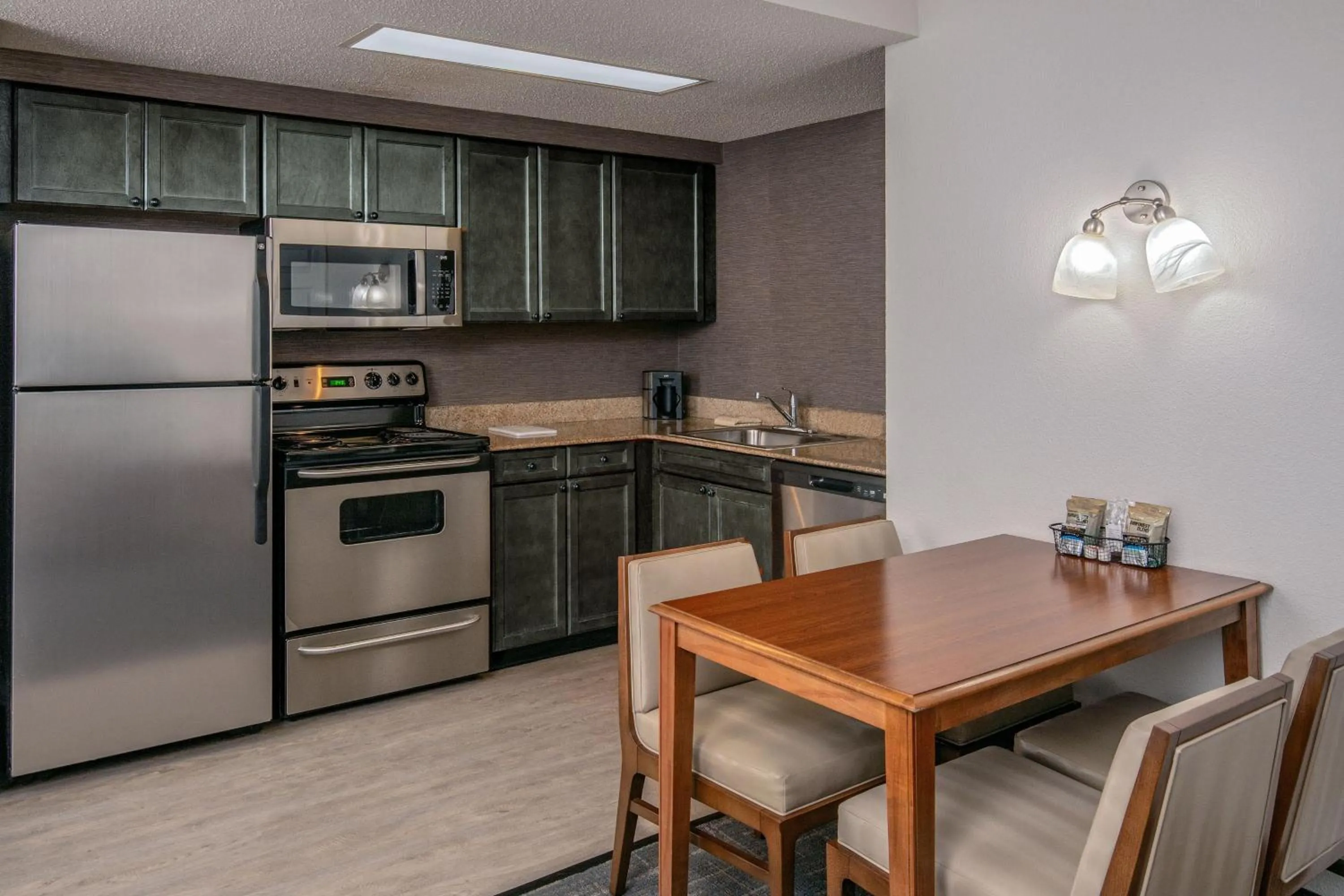 Kitchen or kitchenette in Residence Inn by Marriott Chesapeake Greenbrier